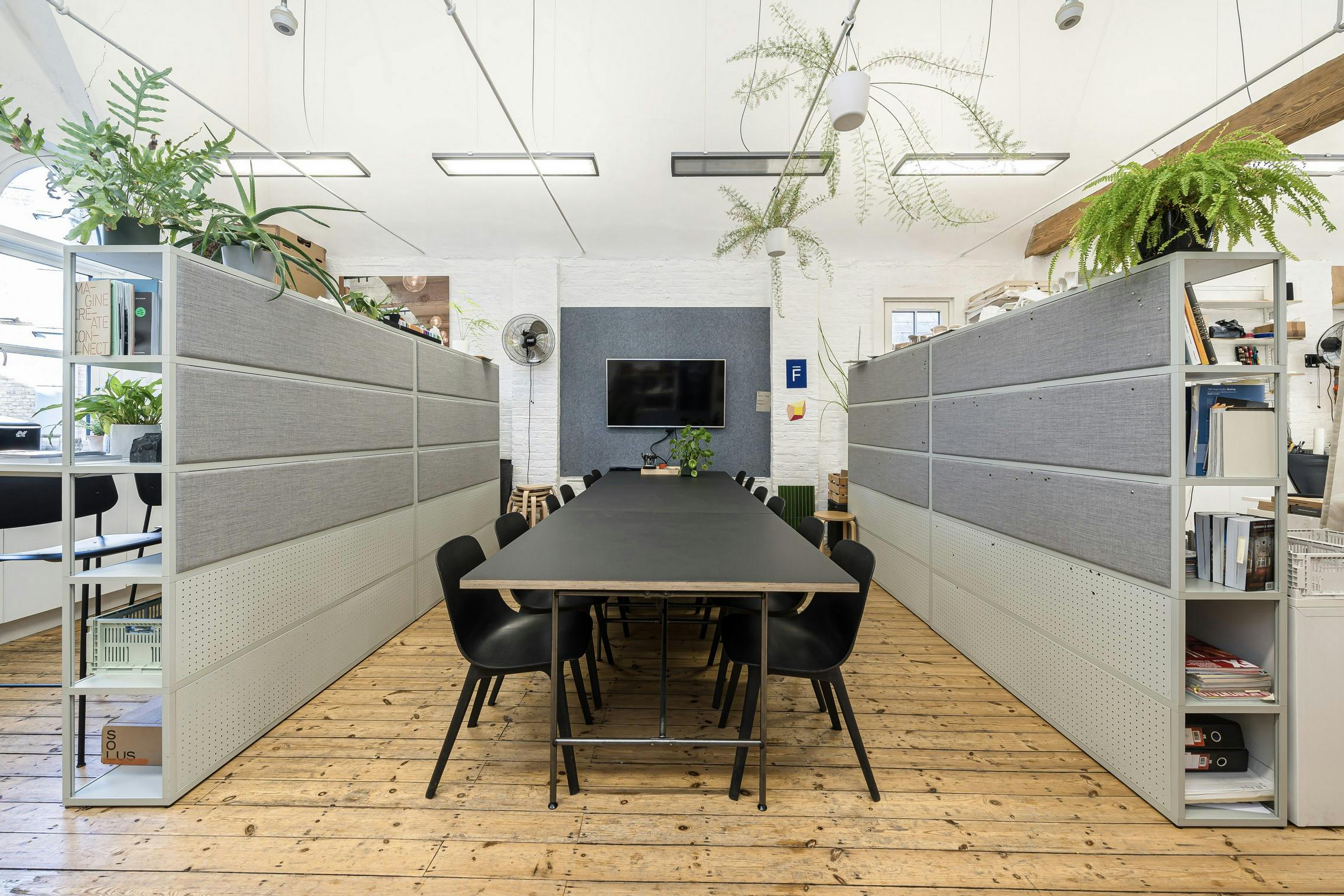 271348-60A Weston Street meeting area.jpg