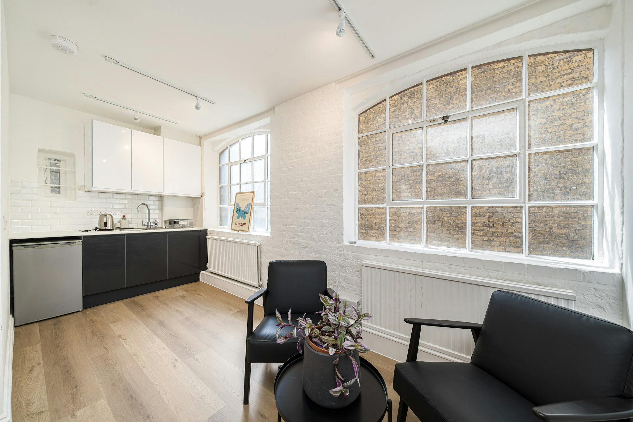 302497-60 Weston Street First Floor LEA Kitchen.jpg