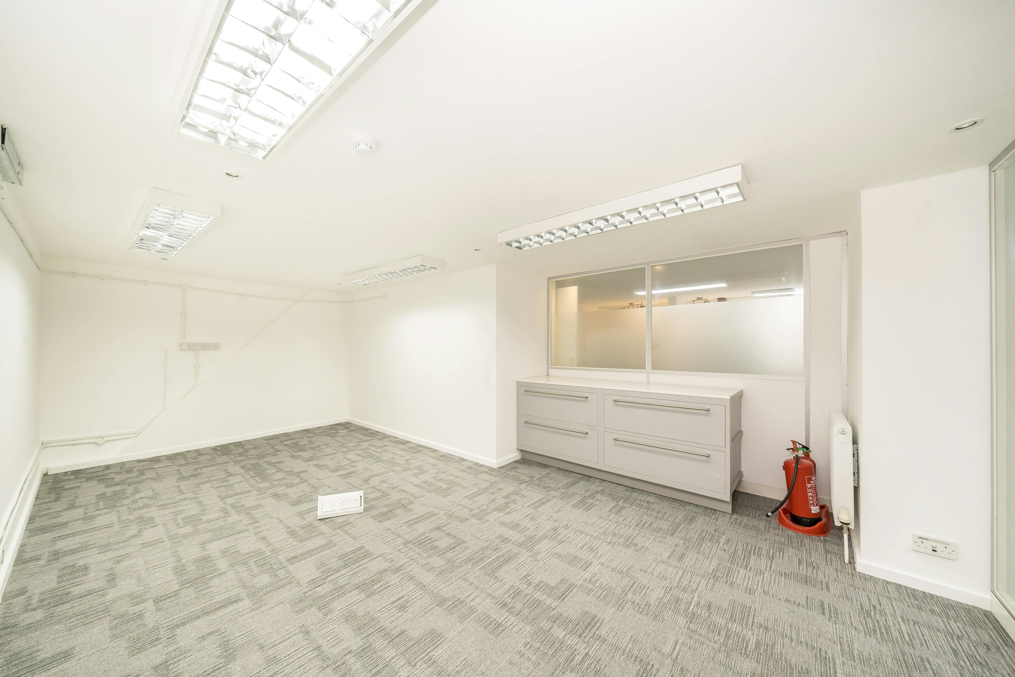 223919-24A Marshalsea Road 2025 meeting room.jpg