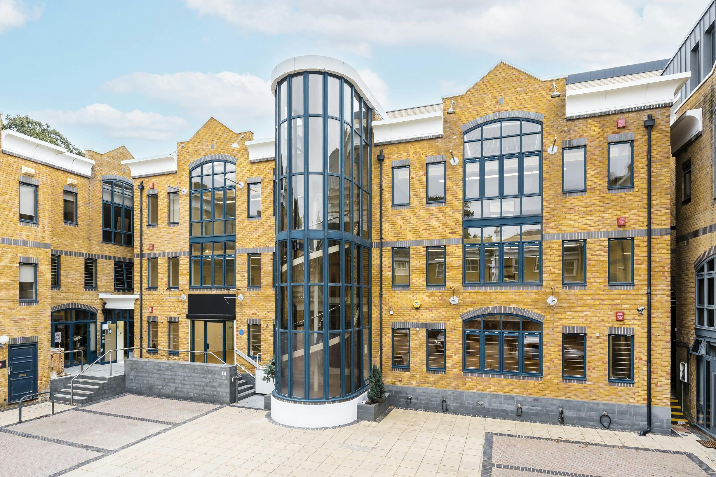 334438-External 1.jpg