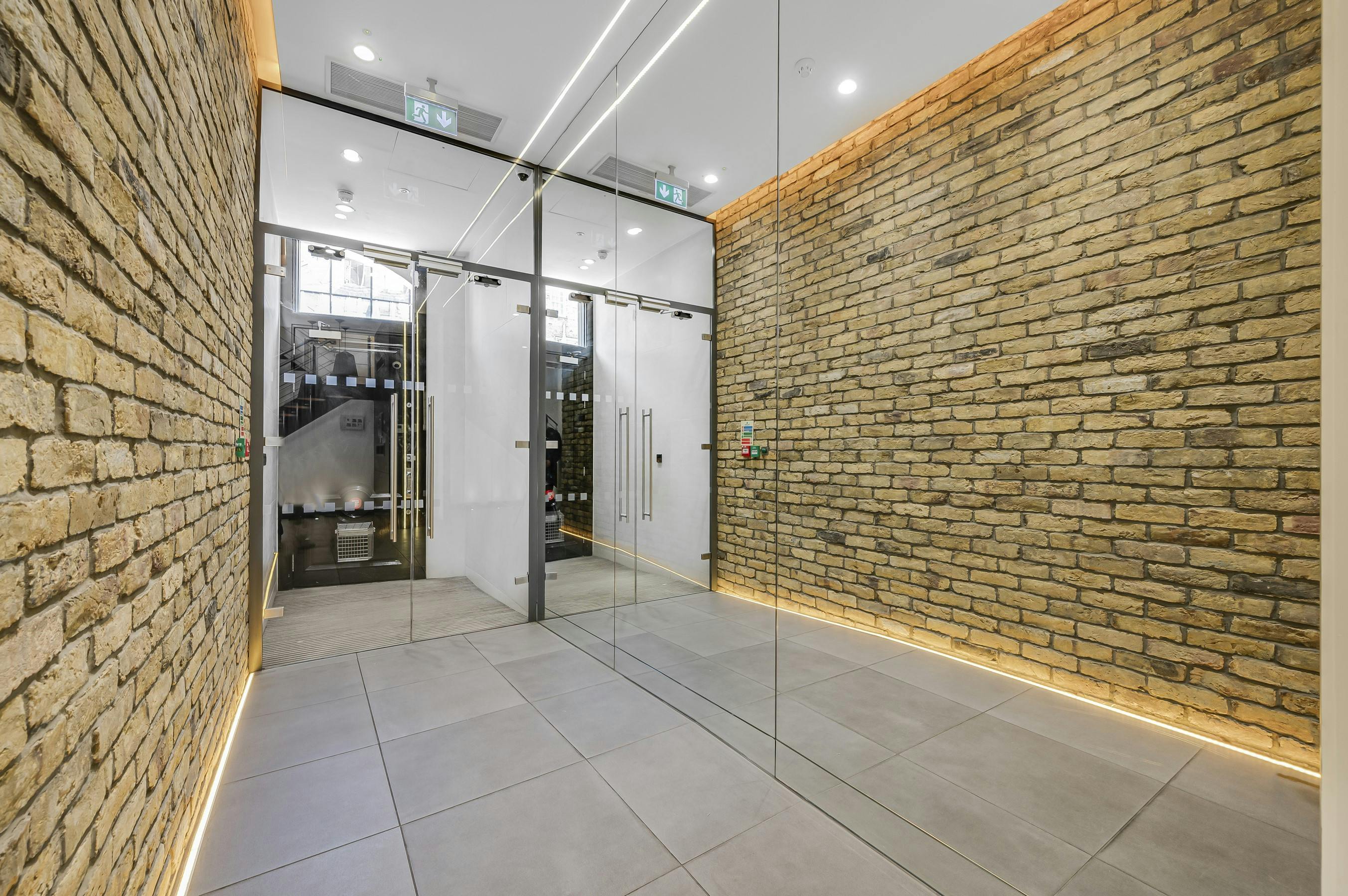 317326-Hallway 1.jpg