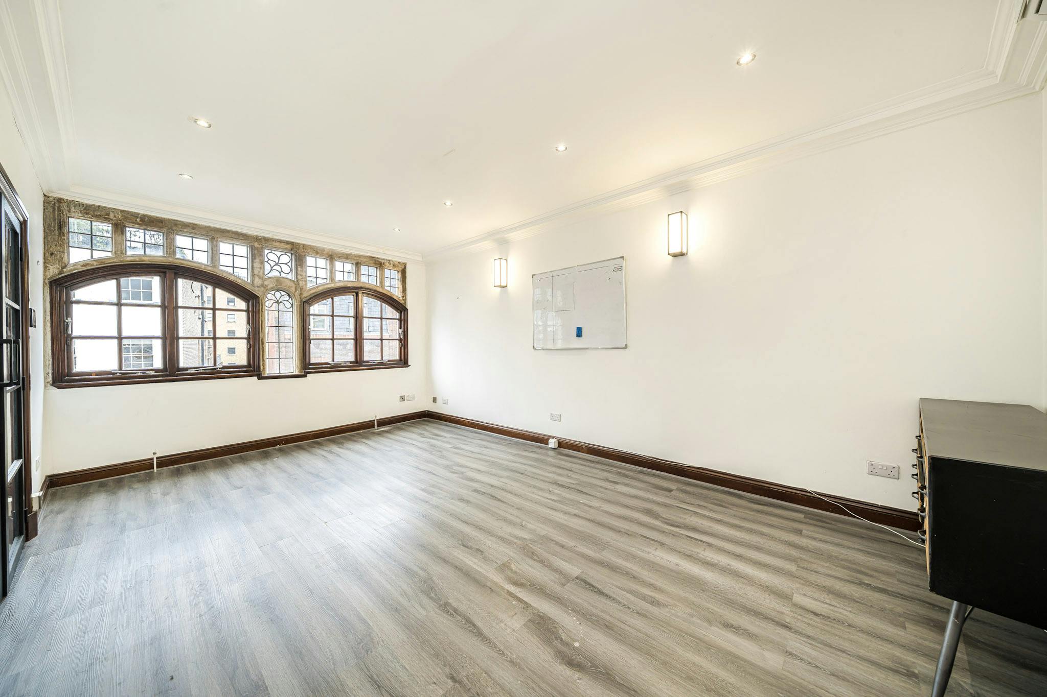 316921-60 Borough High Street office.jpg