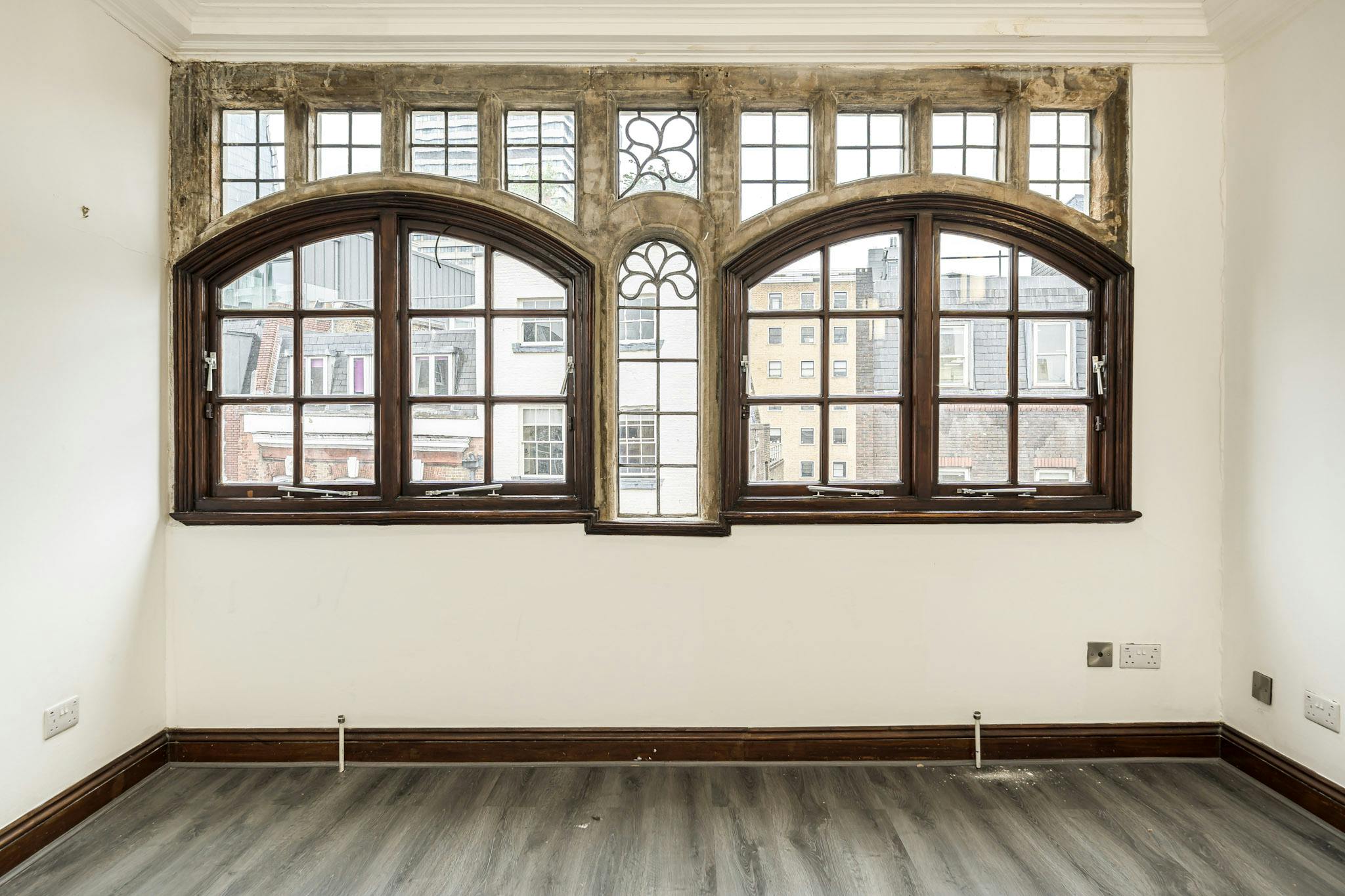 316921-60 Borough High Street windows.jpg