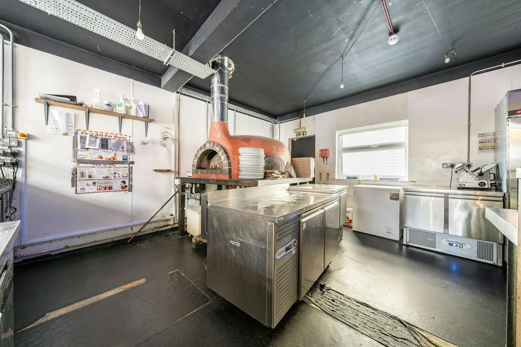 308172-179 Queens Road kitchen.jpg