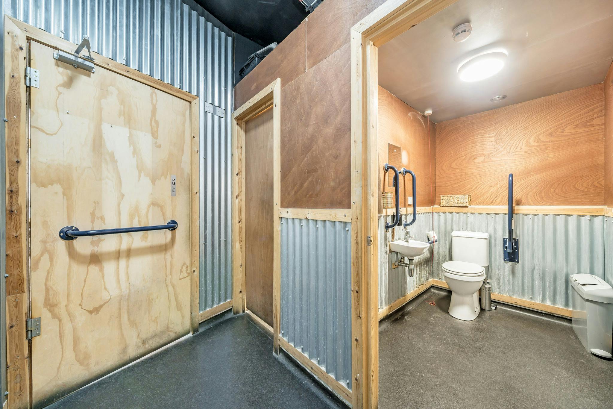 308172-179 Queens Road WCs.jpg