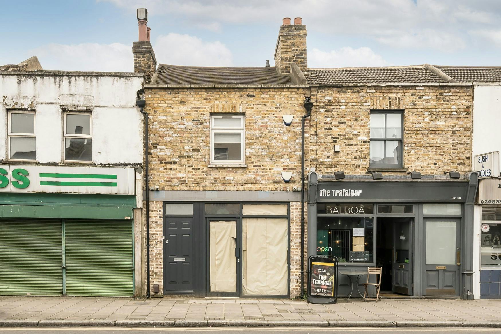 273722-100 Trafalgar Road external.jpg