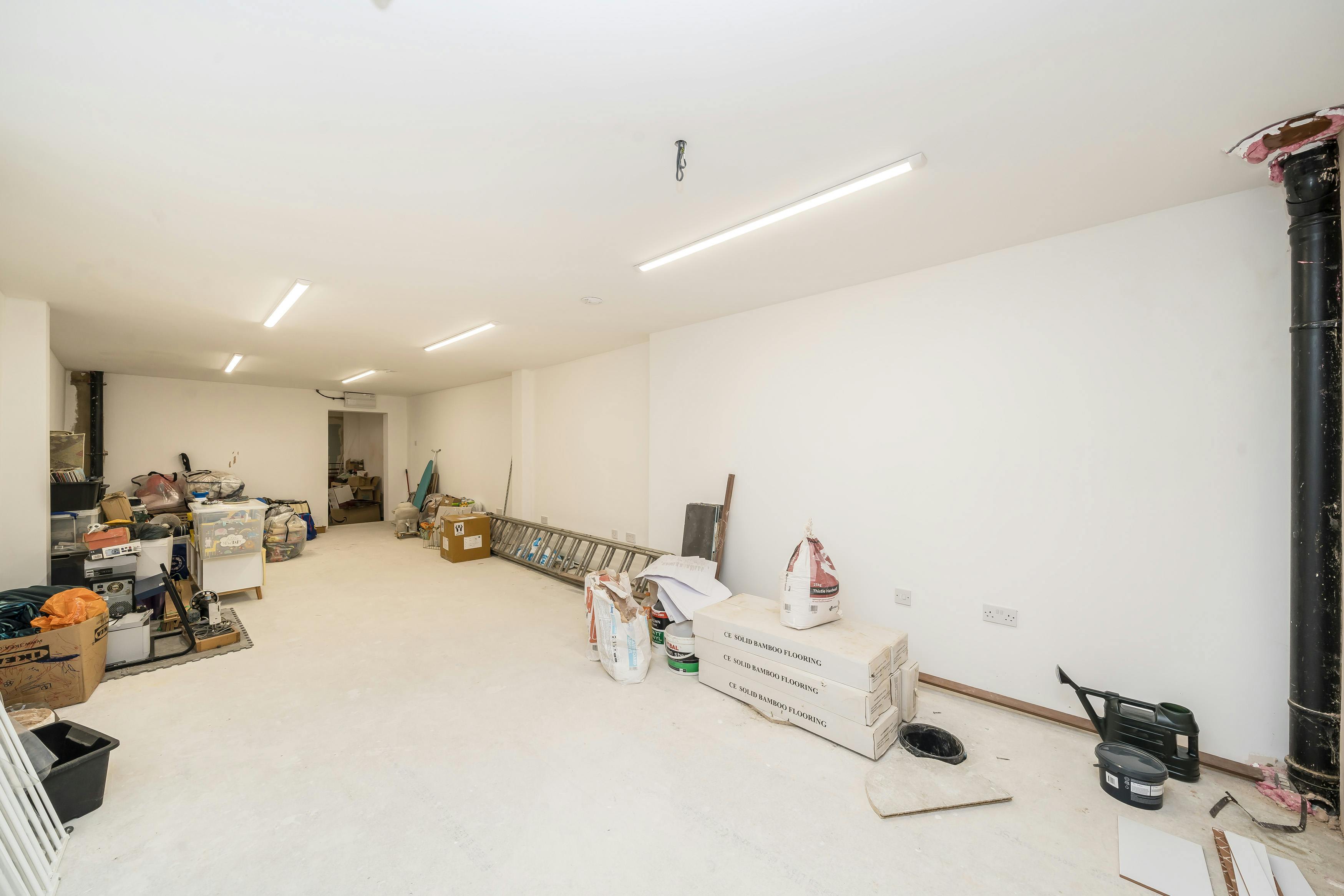 273722-100 Trafalgar Road retail.jpg