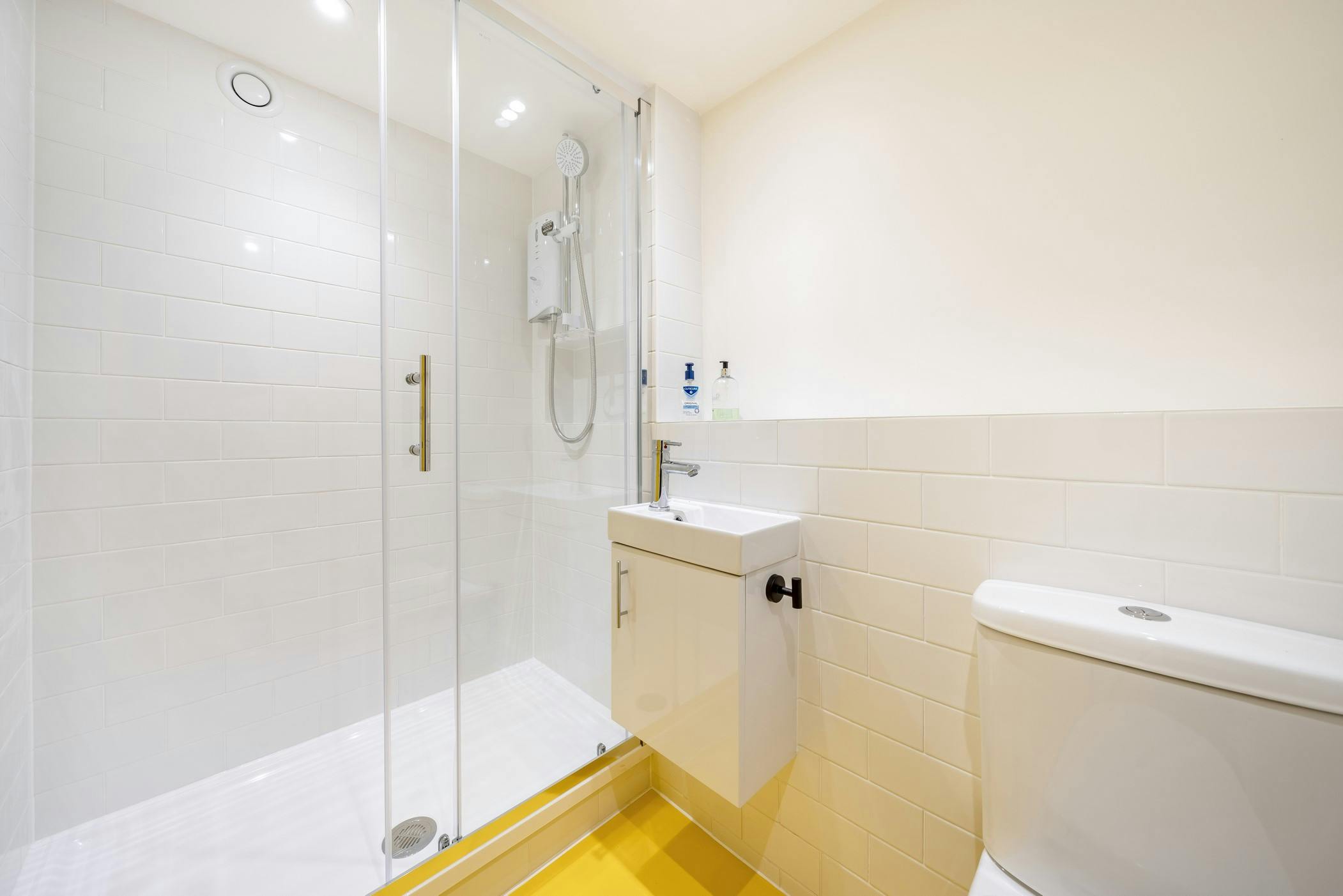 180433-Unit 1G The Chandlery Constant WC Shower Copy.jpg