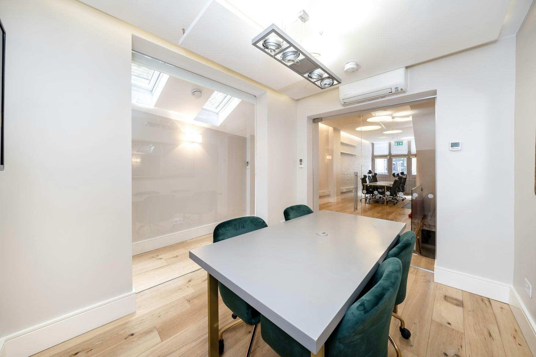 157540-10 Marshalsea Road LEA ground floor meeting room Copy.jpg