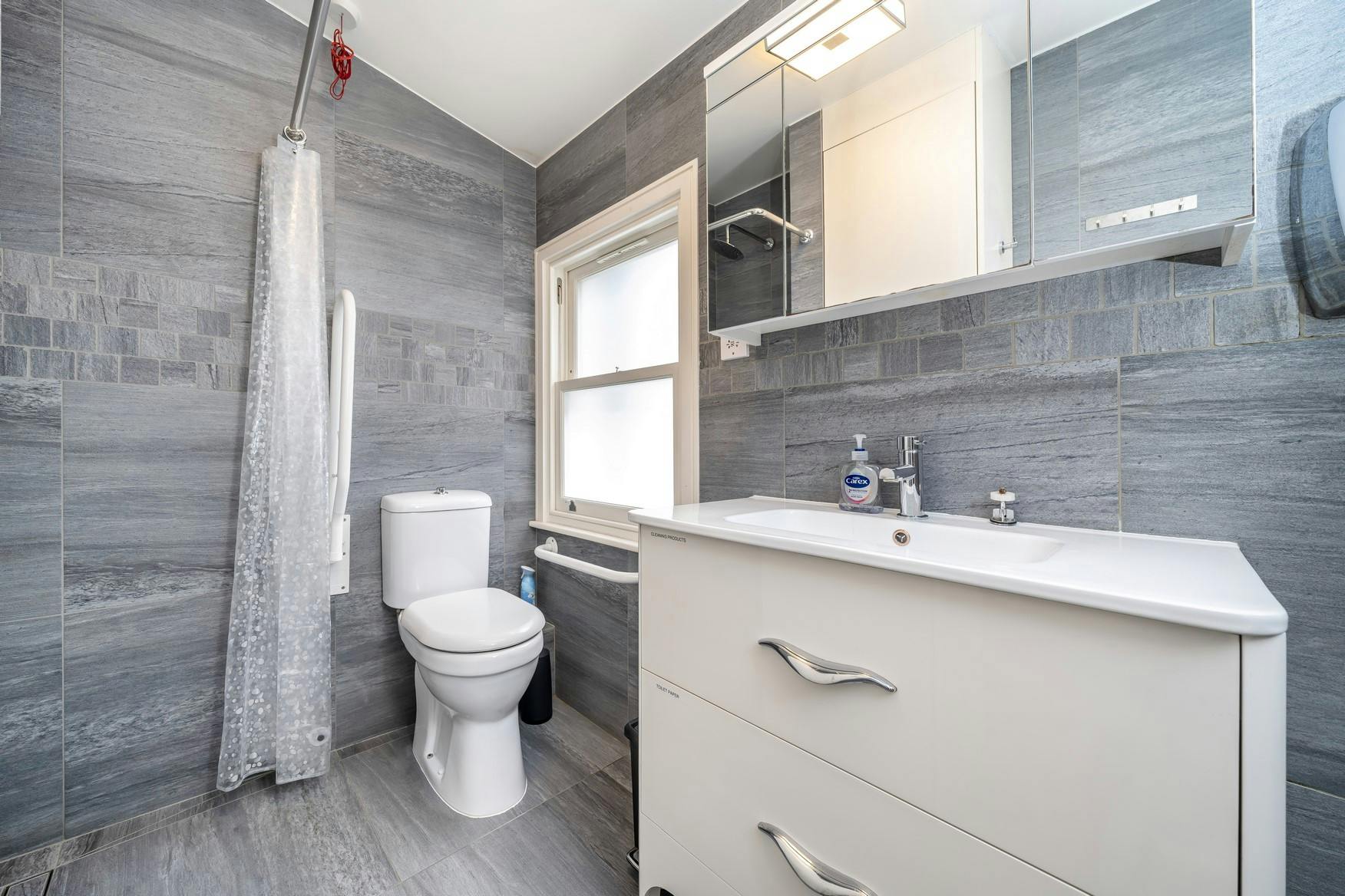 157540-10 Marshalsea Road LEA WC Shower Copy.jpg