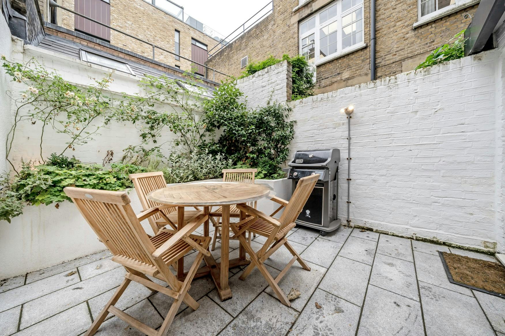 157540-10 Marshalsea Road LEA garden Copy.jpg