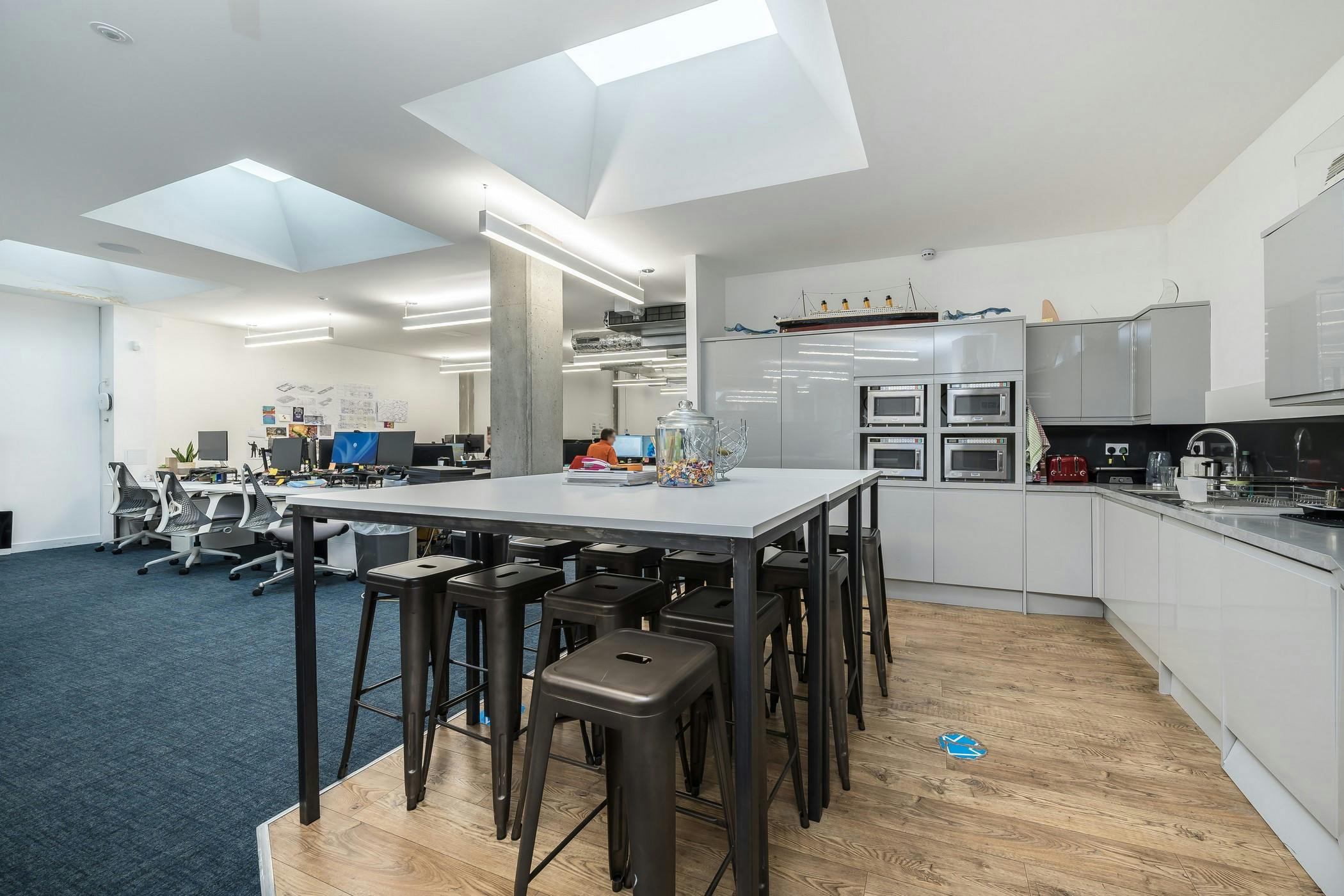 207399-8 Lamb Walk kitchen 2 Copy.jpg