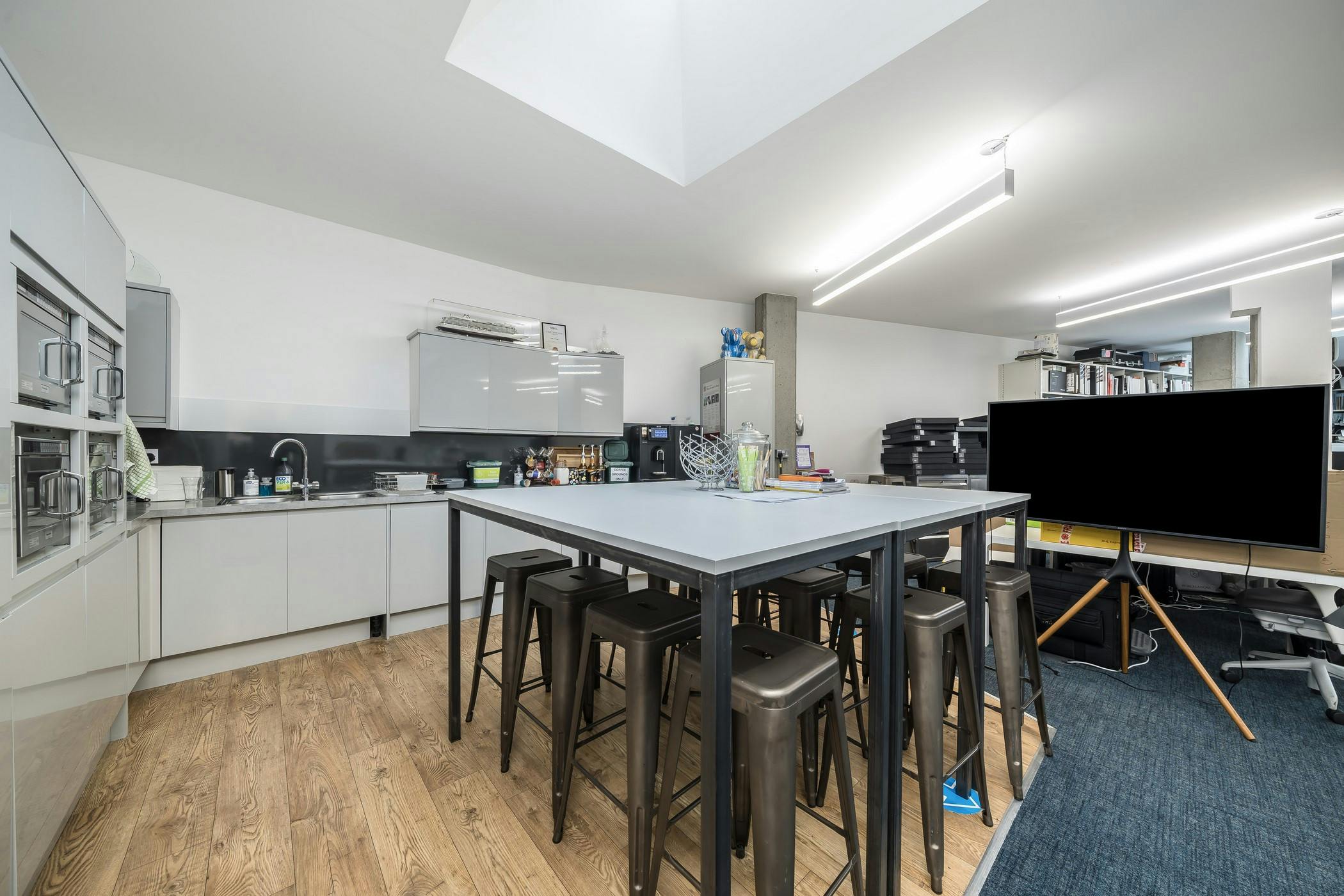 207399-8 Lamb Walk kitchen Copy.jpg