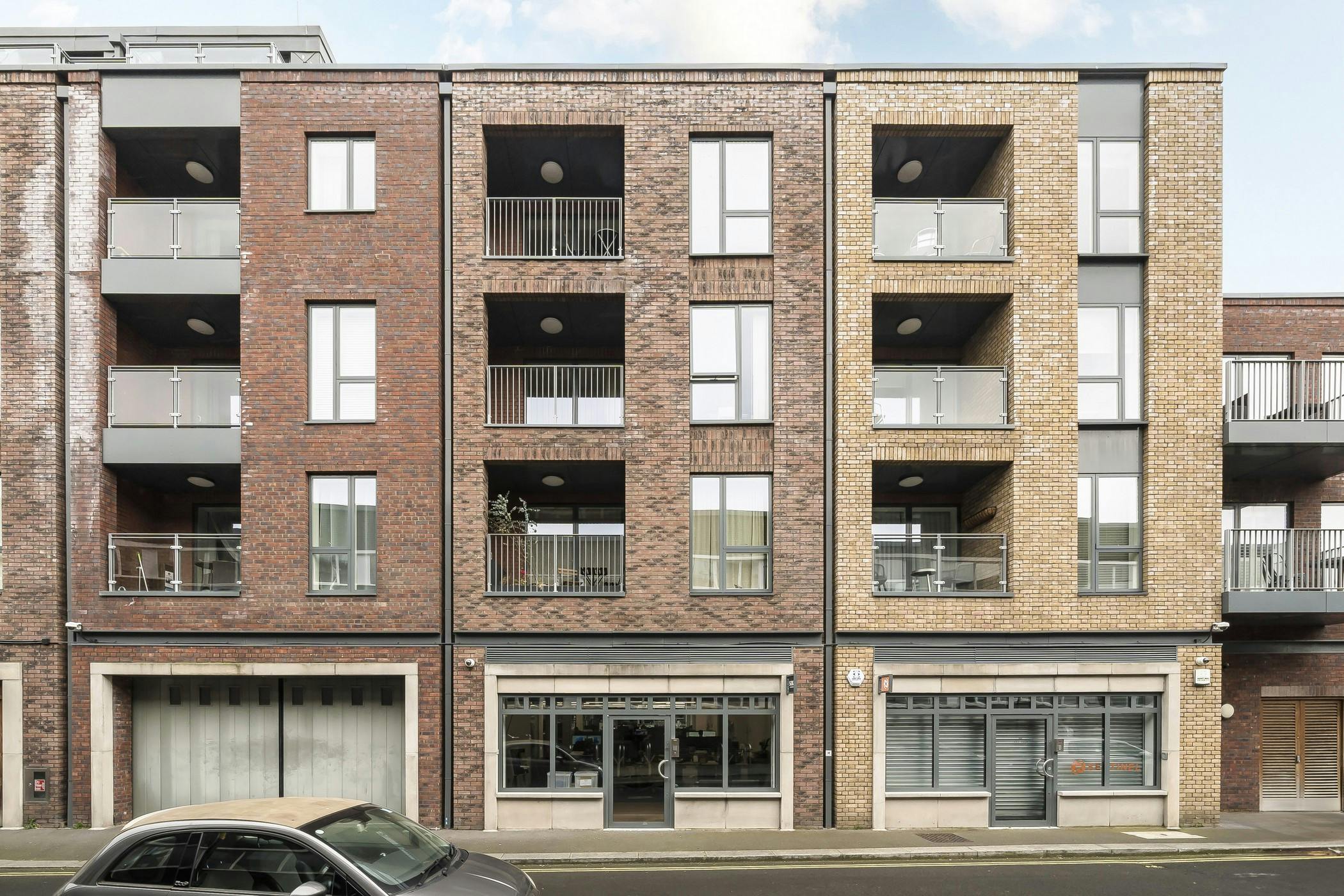 207399-8 Lamb Walk external Copy.jpg