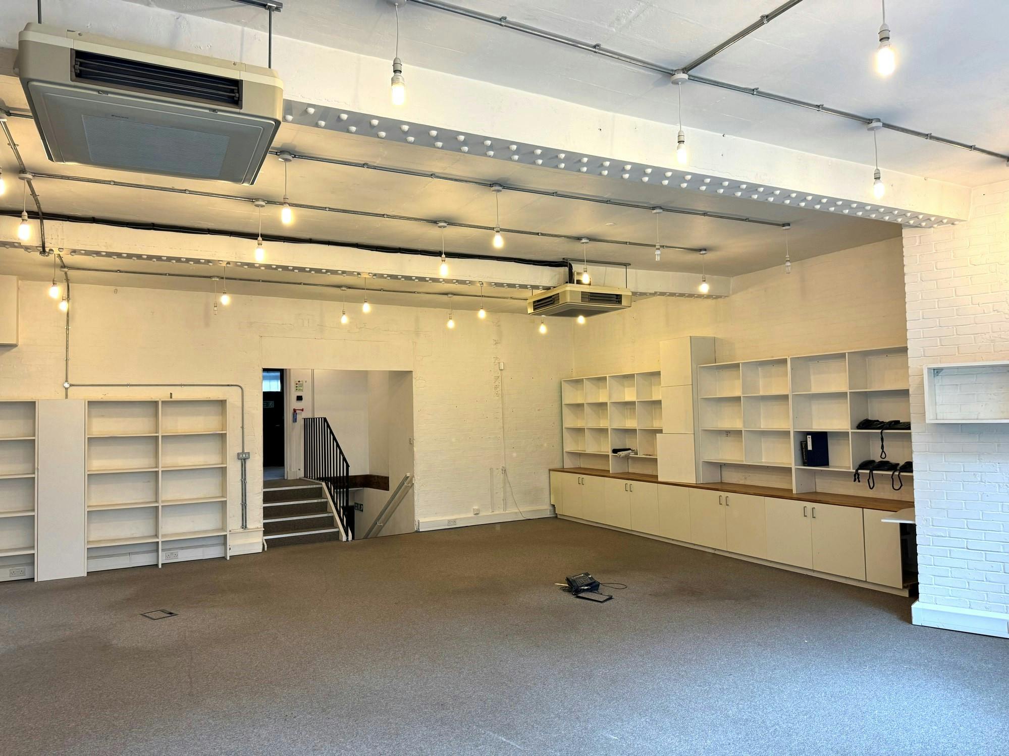 212371-8 Vine Yard main room.jpg