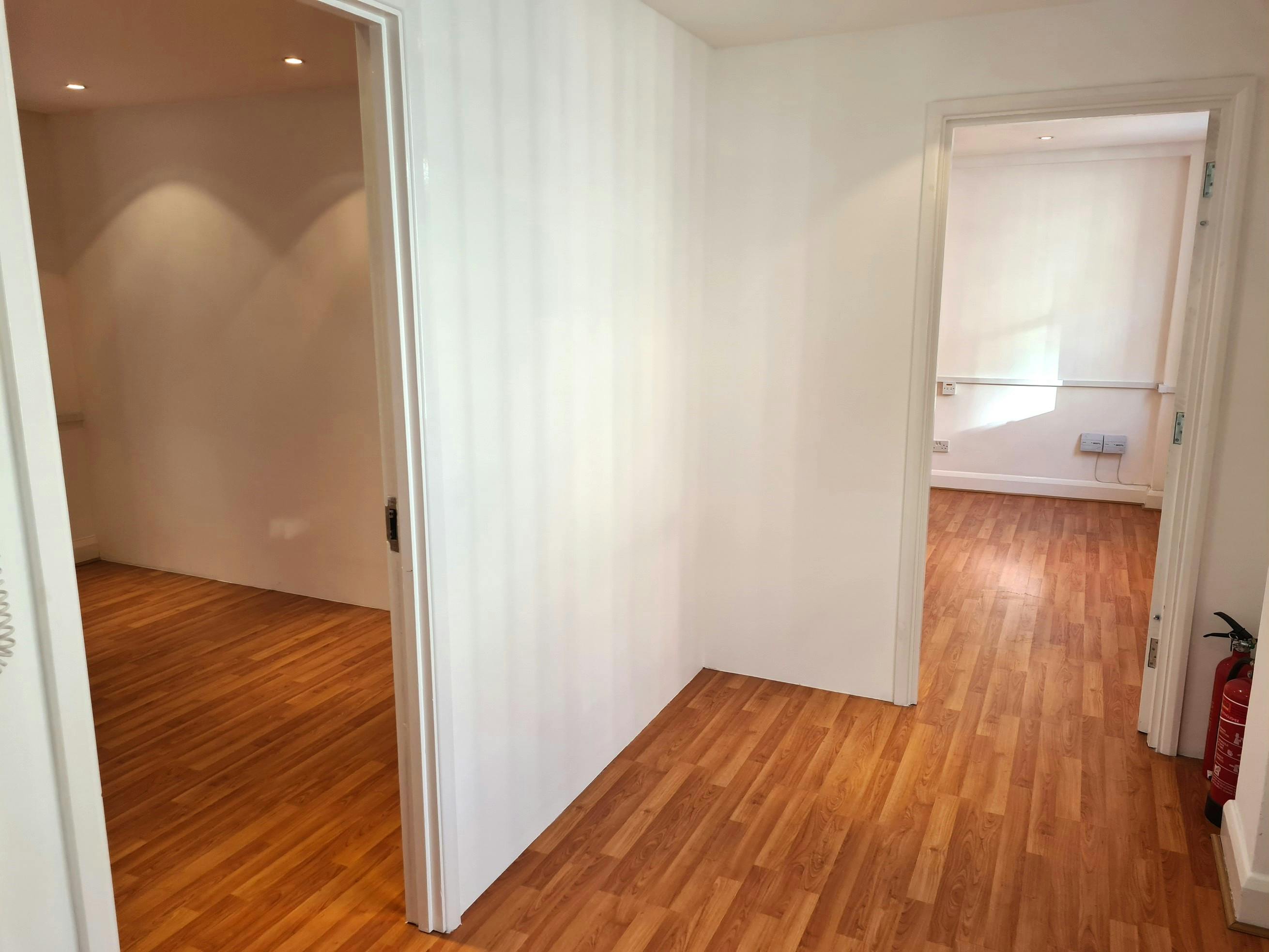 279840-Hallway 1.jpg