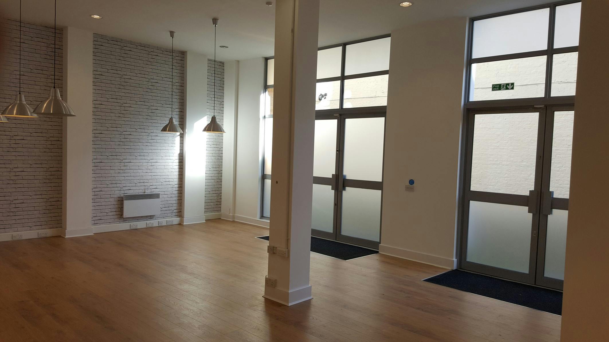 55560-Clay Court Office Int3.jpg