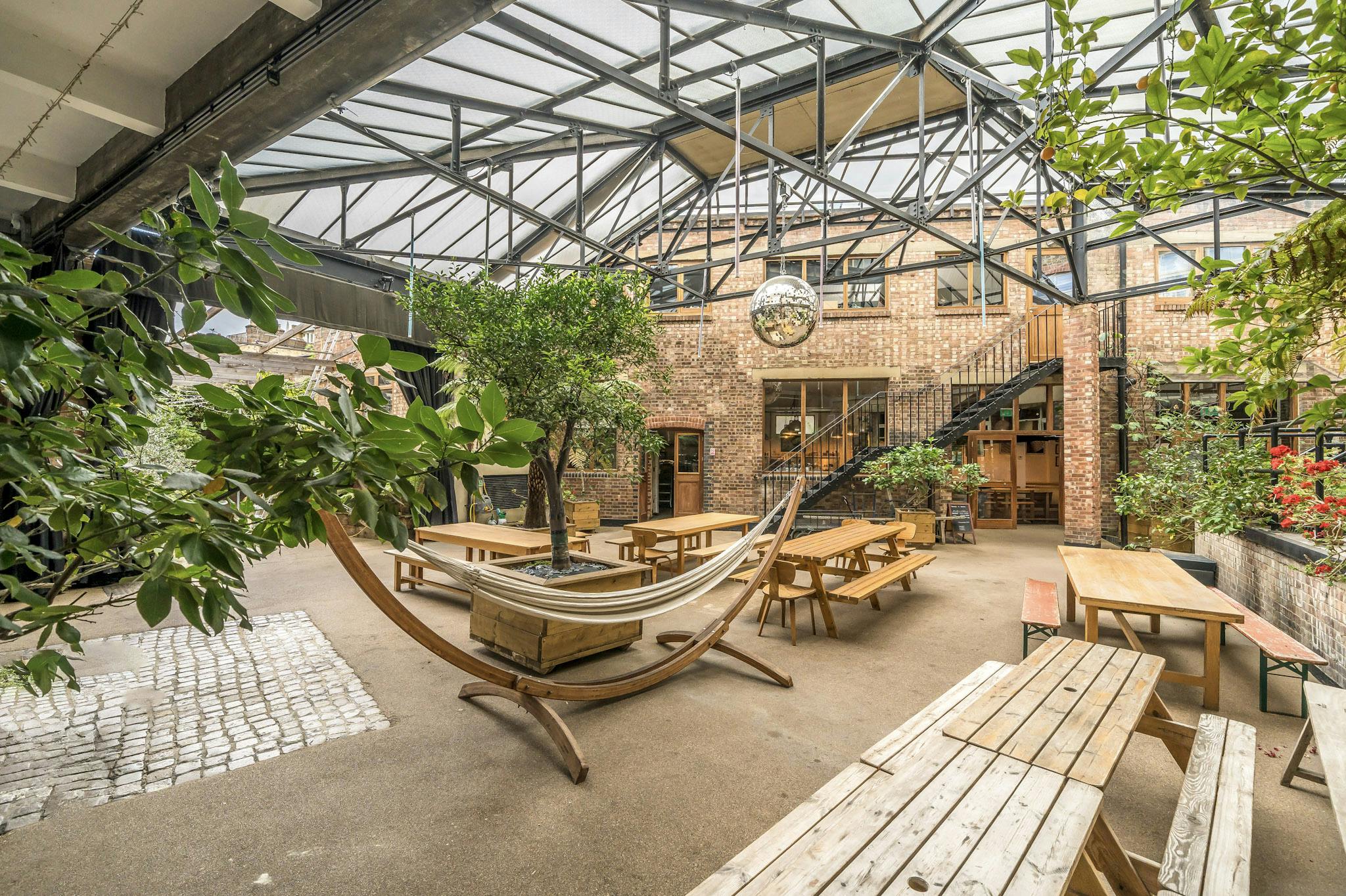 332302-Pickle Mews outside area.jpg