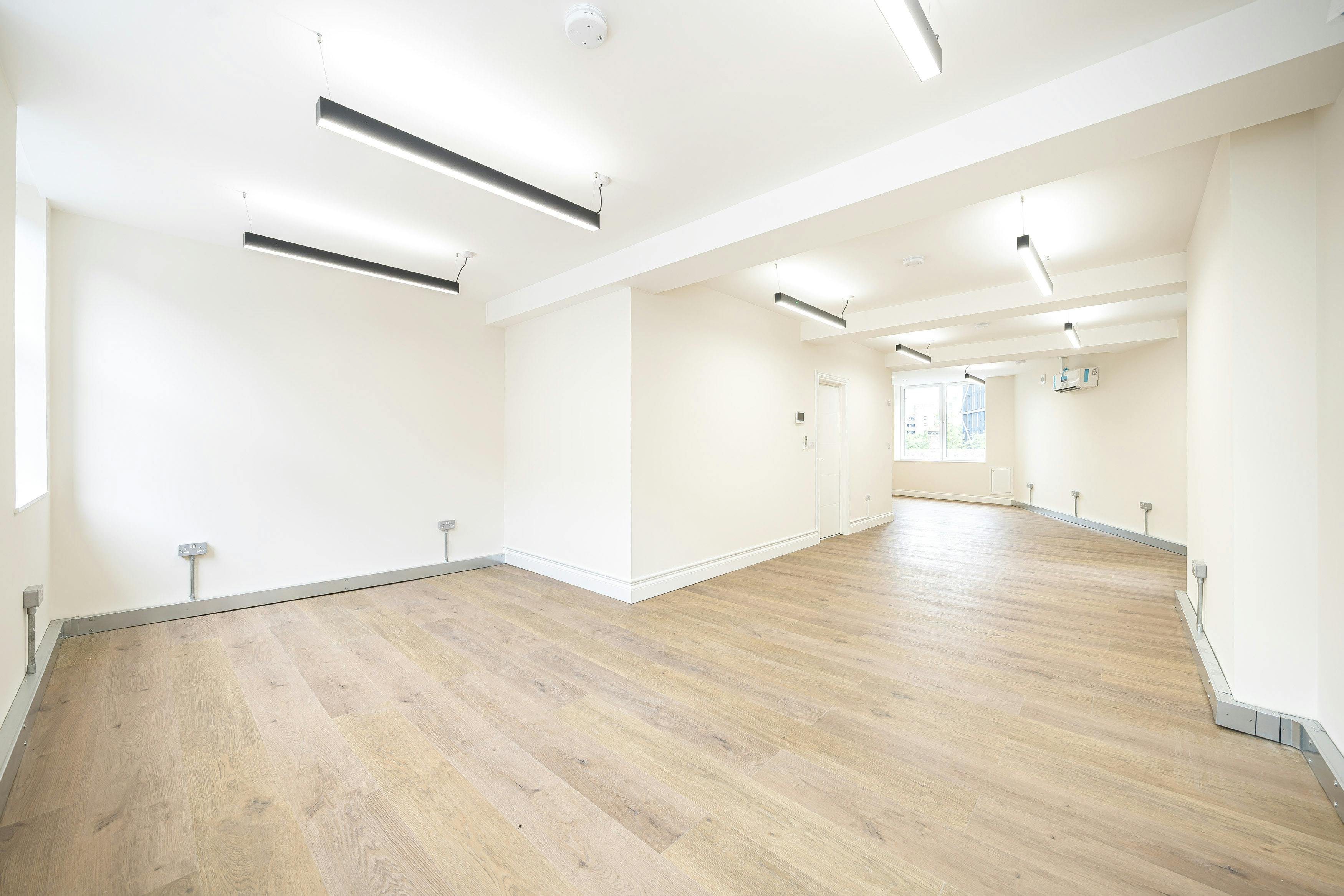 307928-132 Southwark Street Second Floor Office 2.jpg