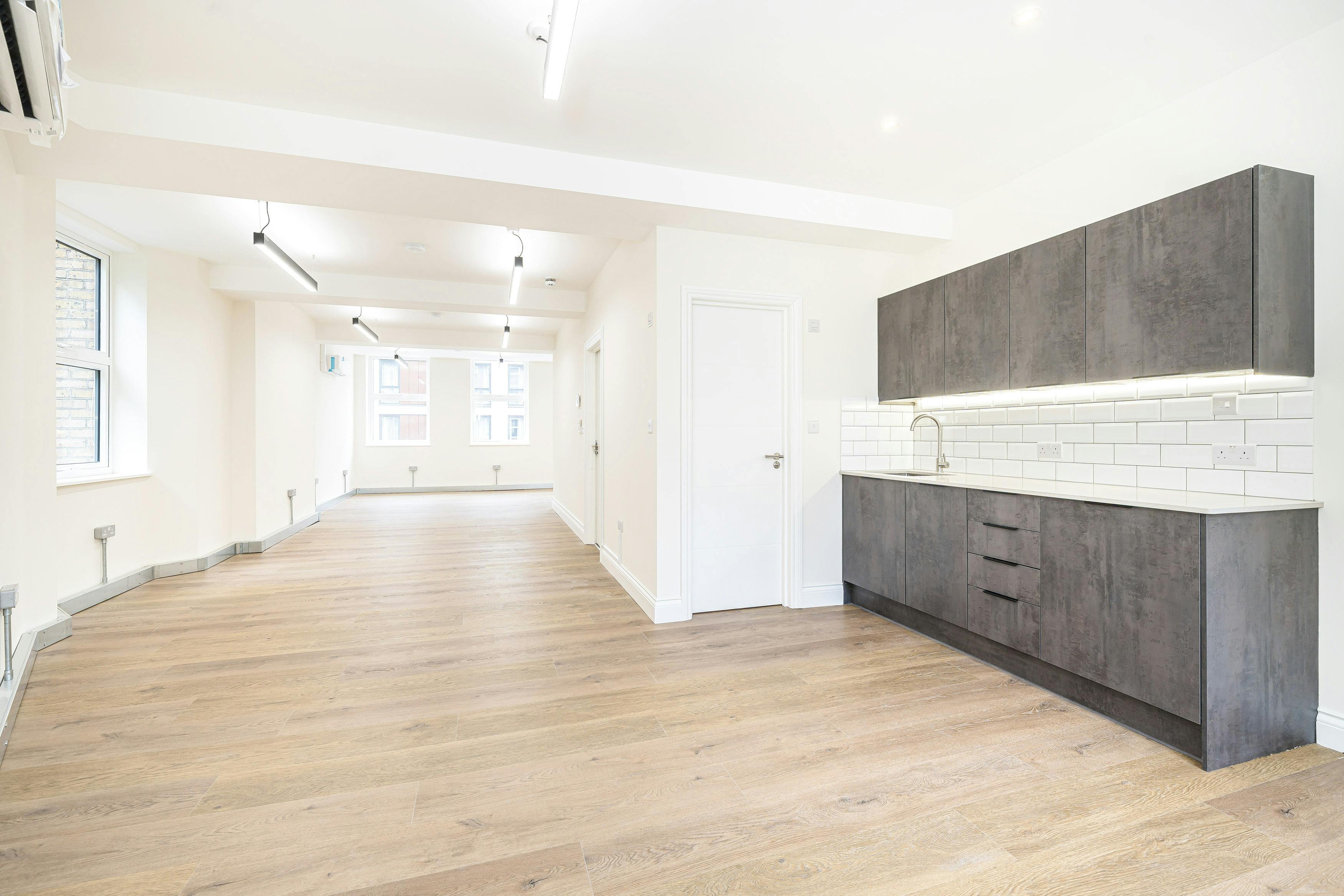 307928-132 Southwark Street Second Floor Office.jpg