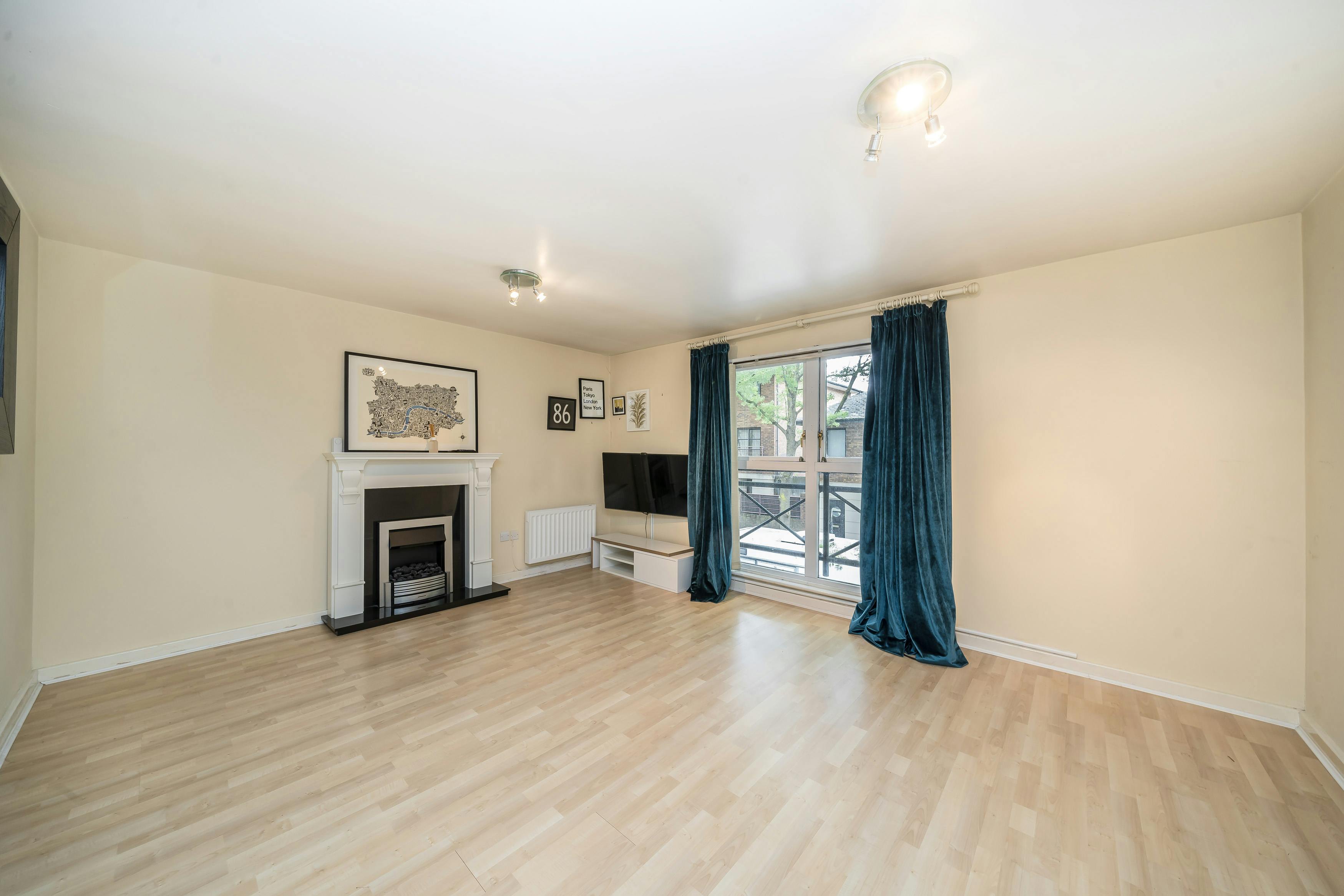 218015-5 Onega Gate internal 2.jpg