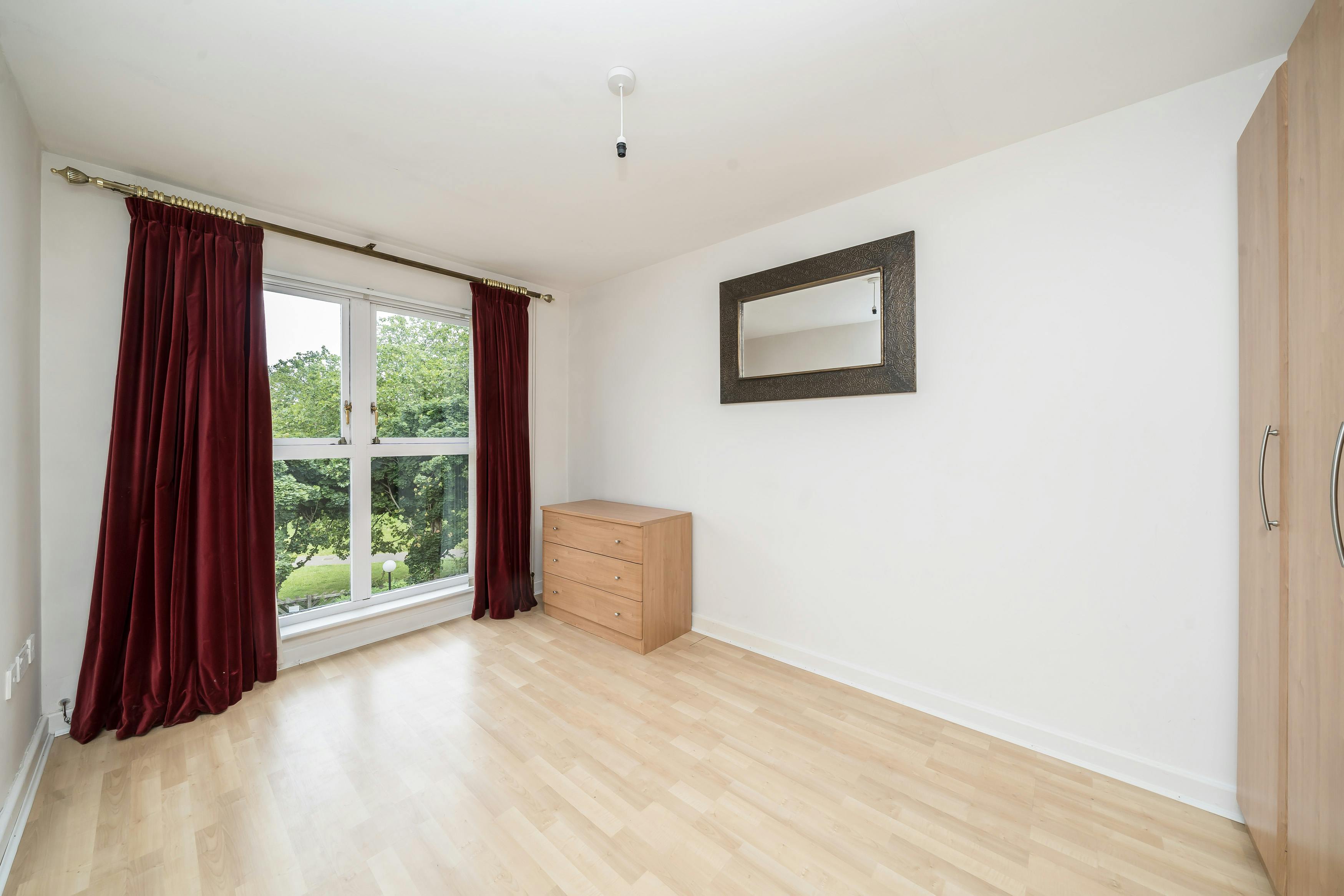 218015-5 Onega Gate internal .jpg