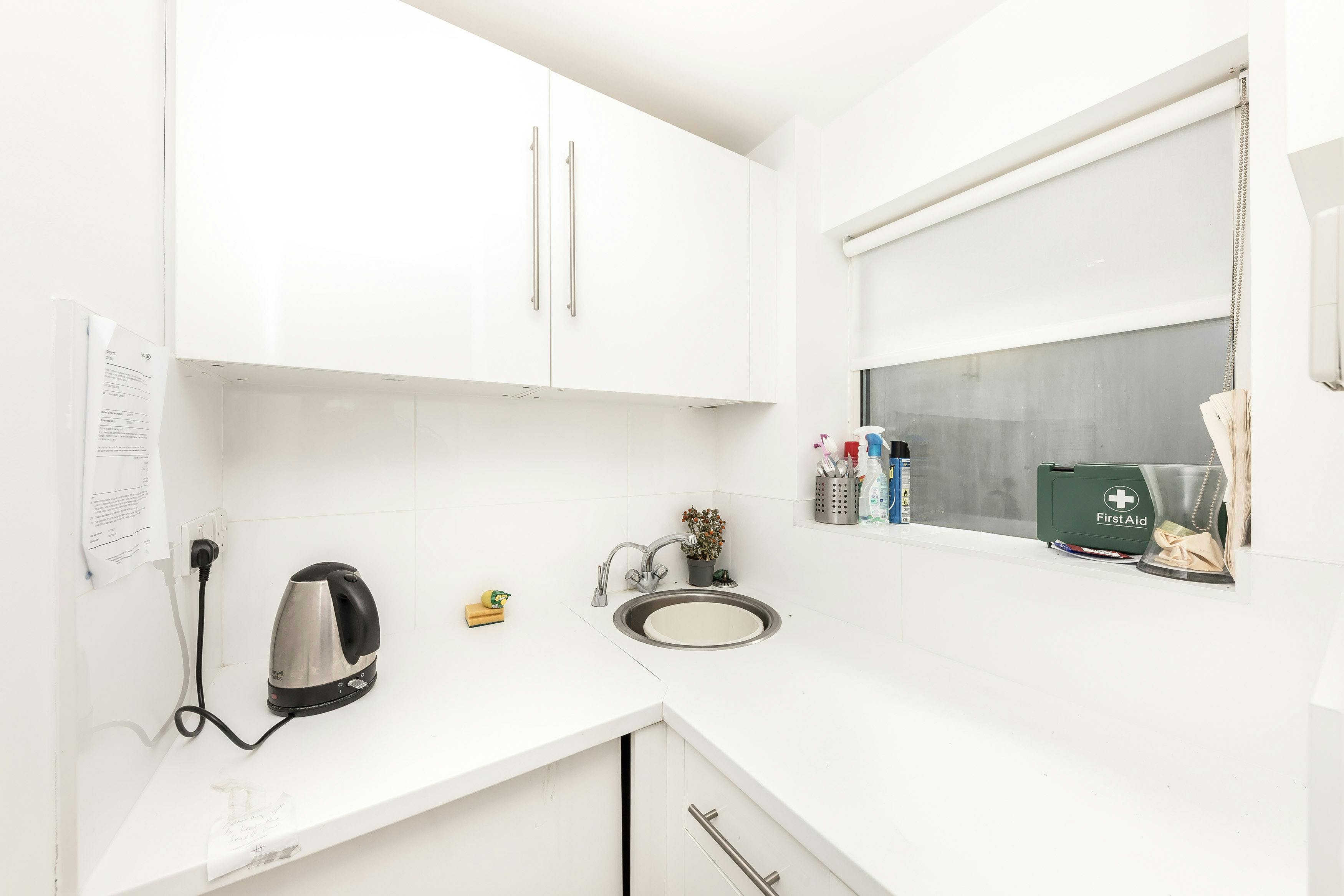 192145-2 Salamanca Place kitchen.jpg