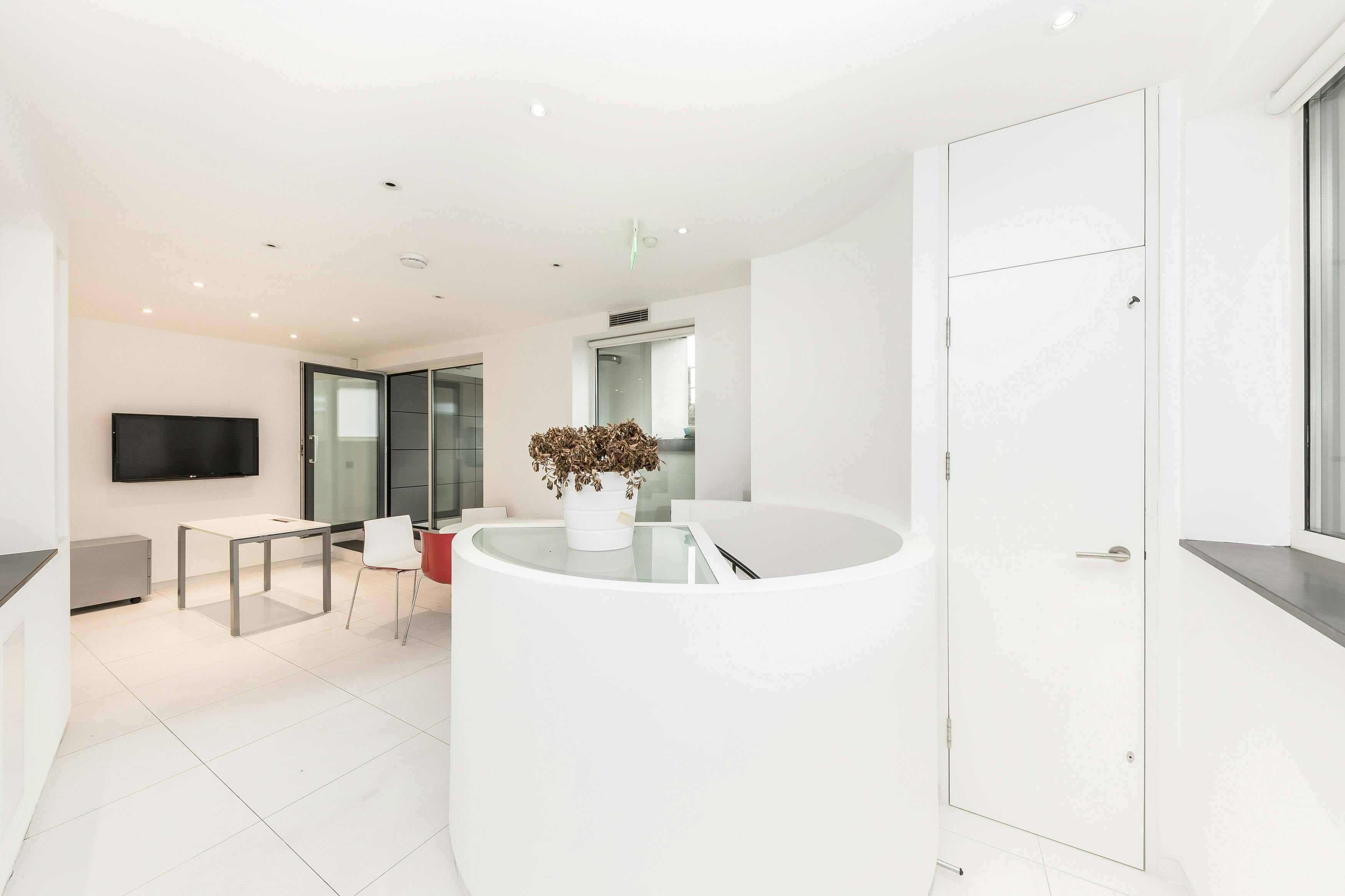 192145-2 Salamanca Place First Floor 4.jpg