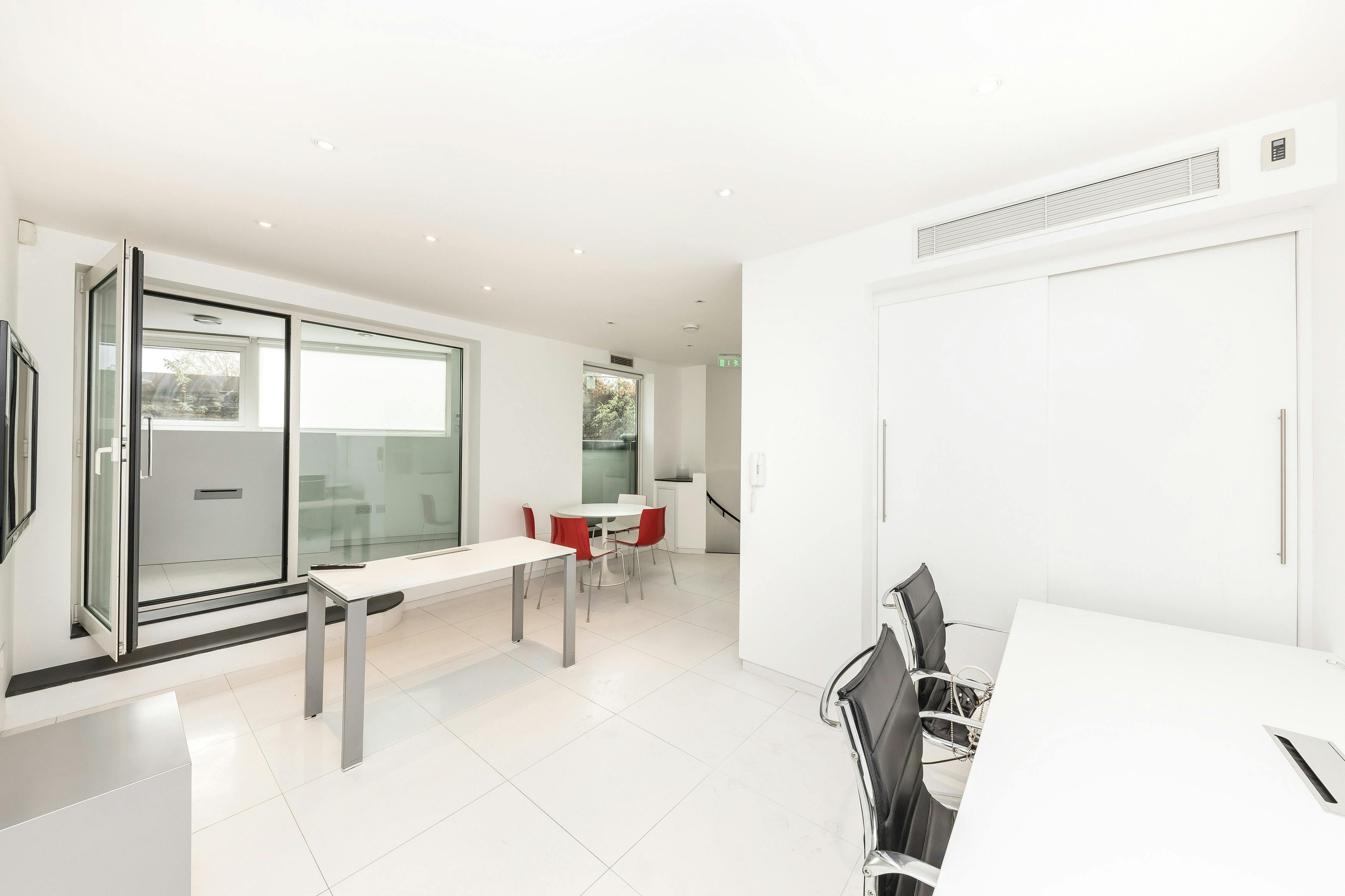 192145-2 Salamanca Place First Floor.jpg