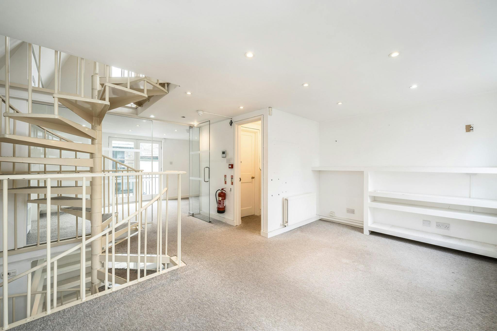 301688-1st Flr 2.jpg