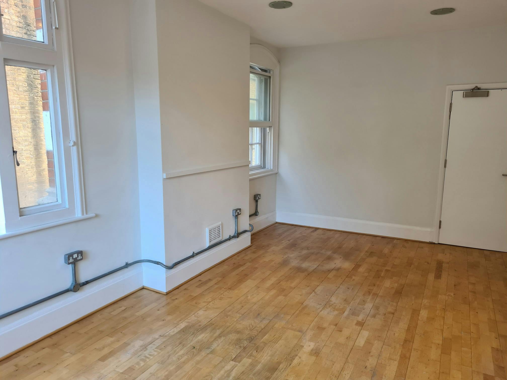 304862-2nd Flr 2.jpg