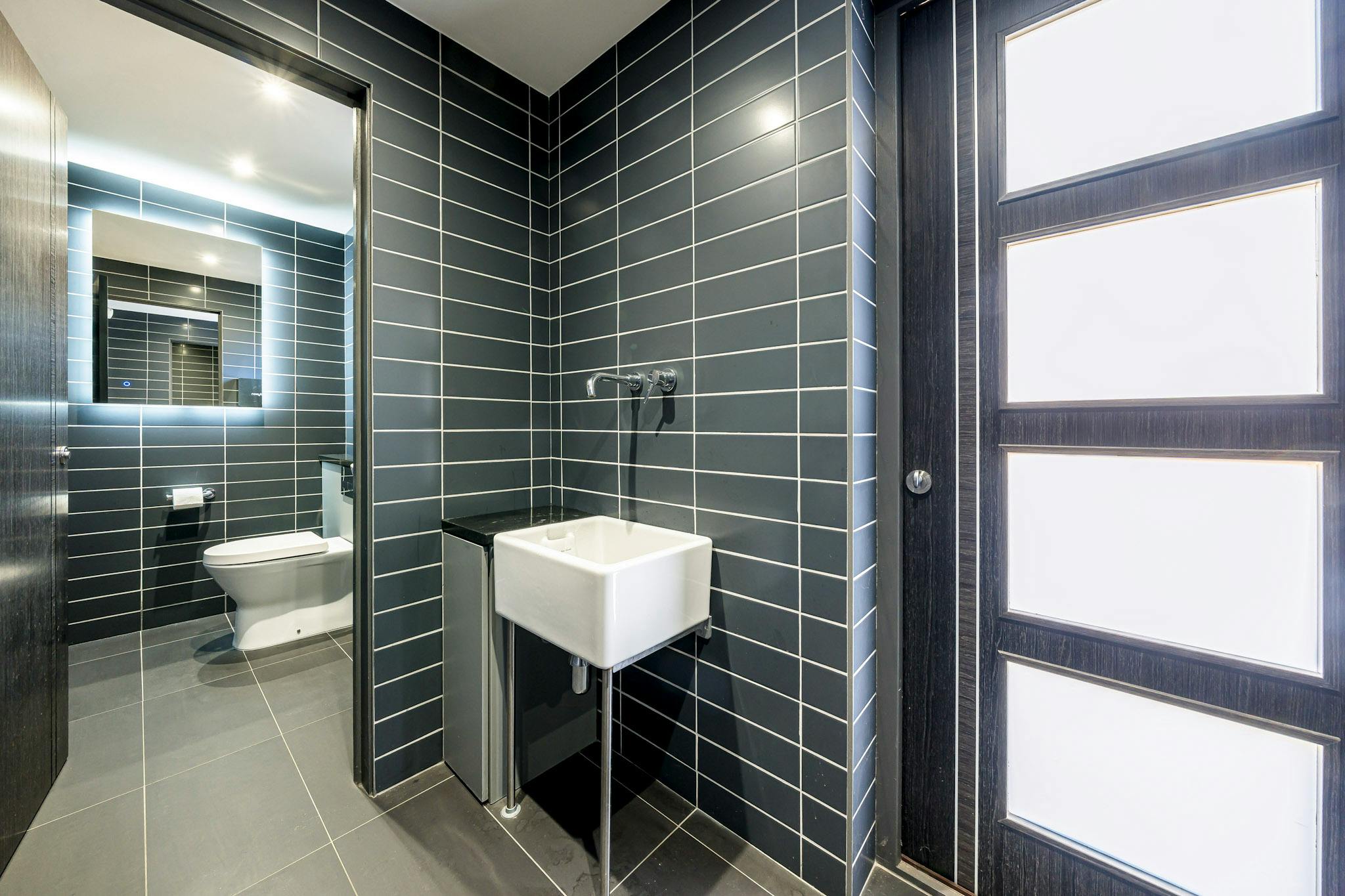 372642-Studio 24, 87 Crampton Street WCs.jpg