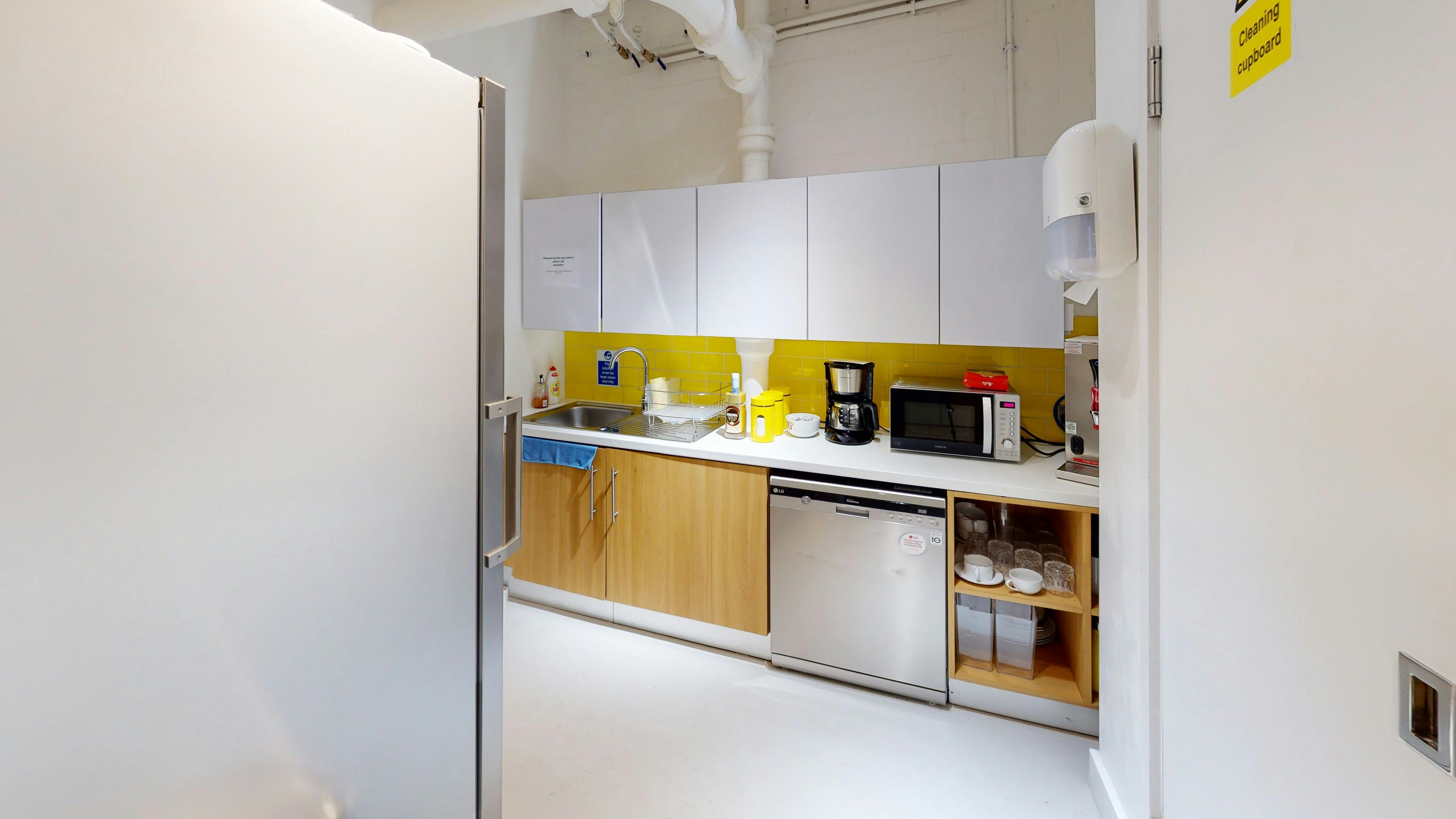 366902-360-INTERNATIONAL-GROUP-Kitchen (Copy).jpg
