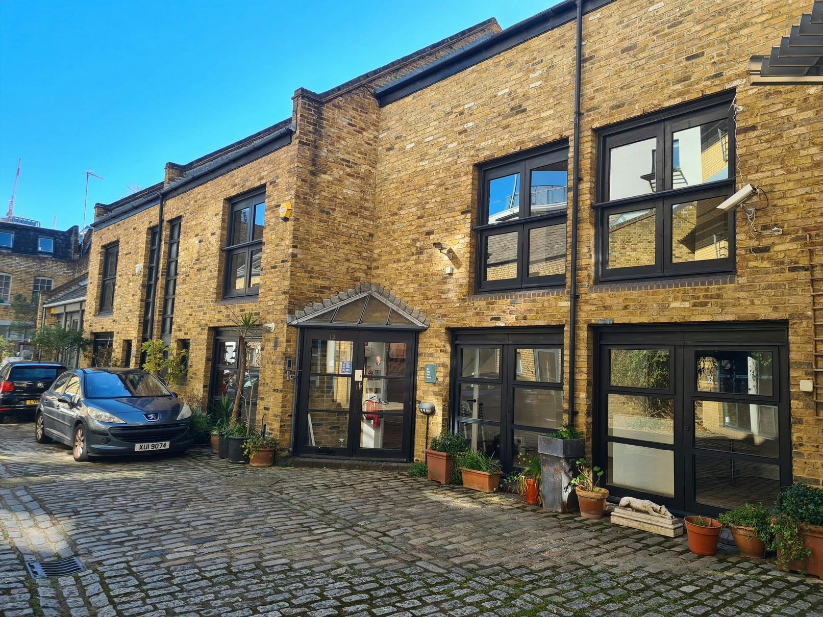 11-12 Whitehorse Mews