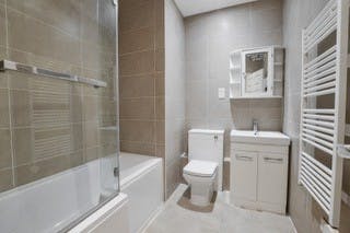 377523-Unit 9, 9 Steedman Street bathroom.jpg