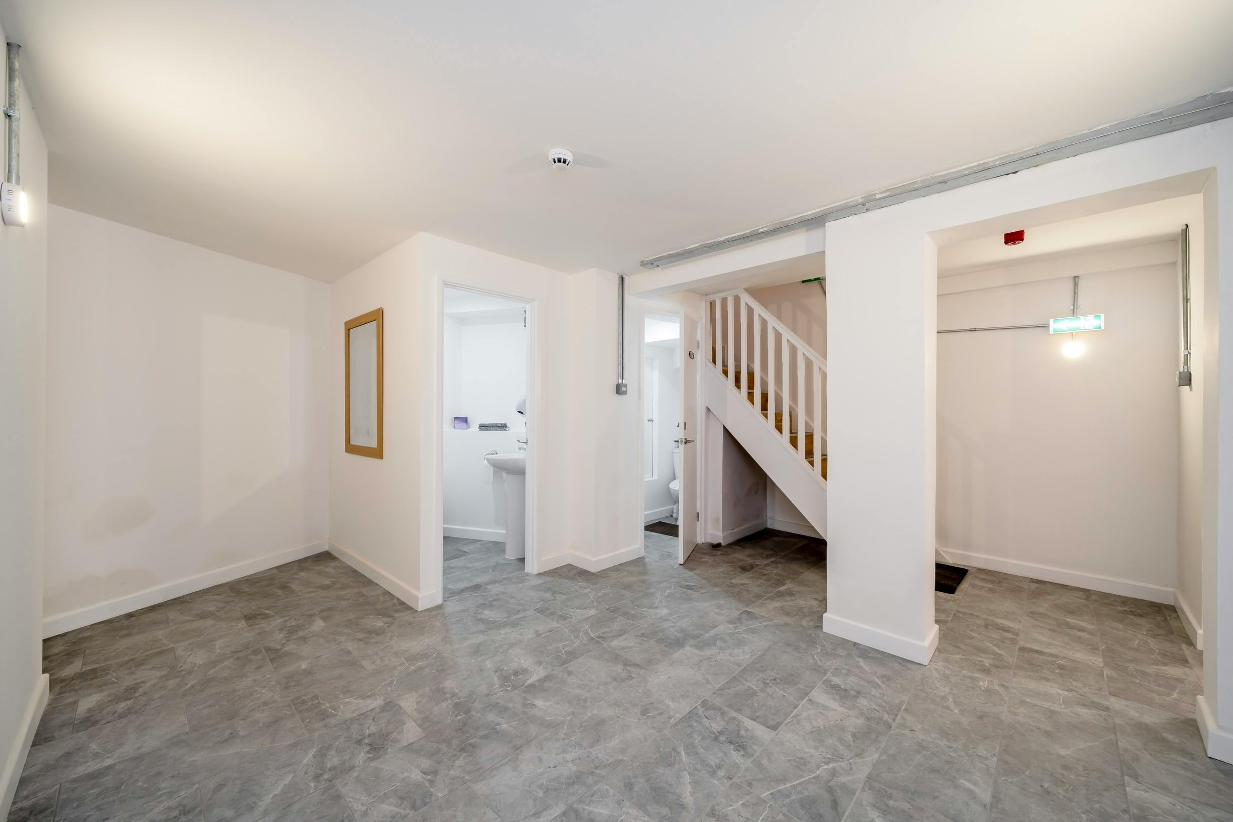 377079-29 Theobalds Road basement (Copy).jpg