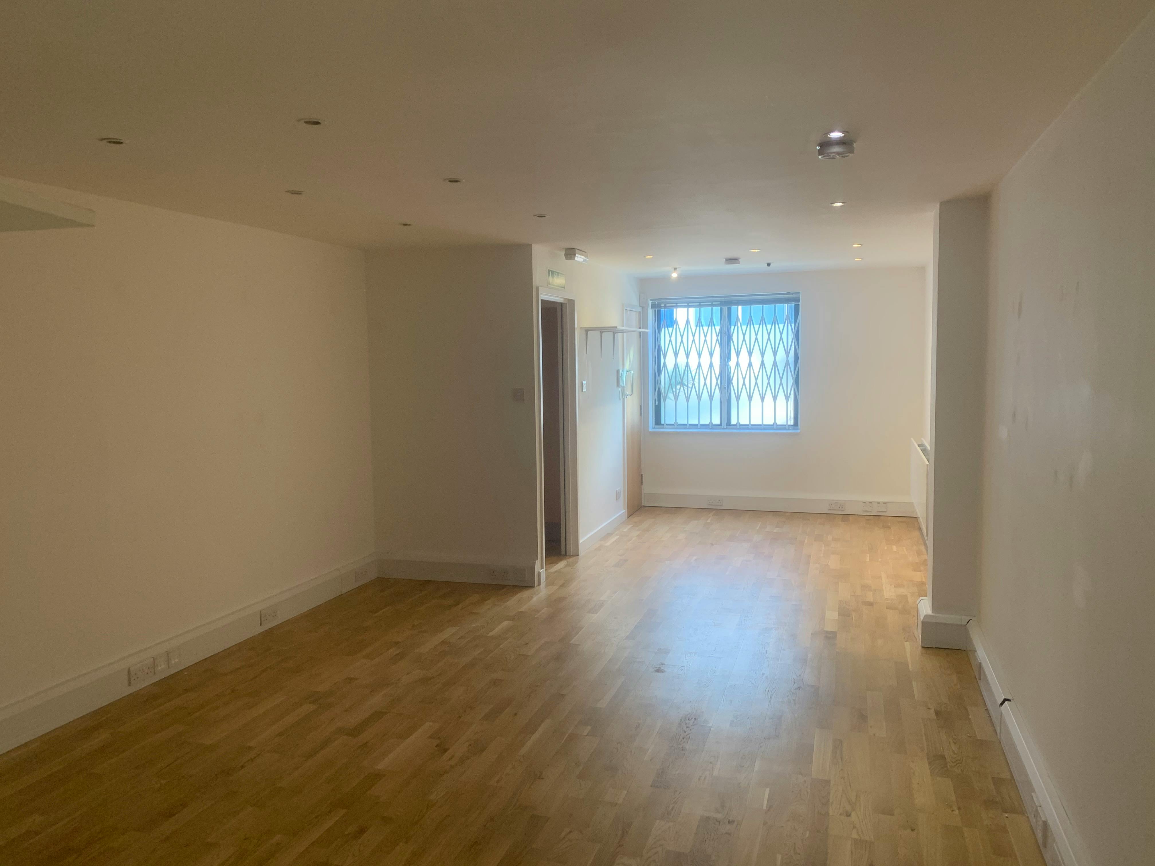 390084-13 Risborough Street Ground Floor Vacant.jpg