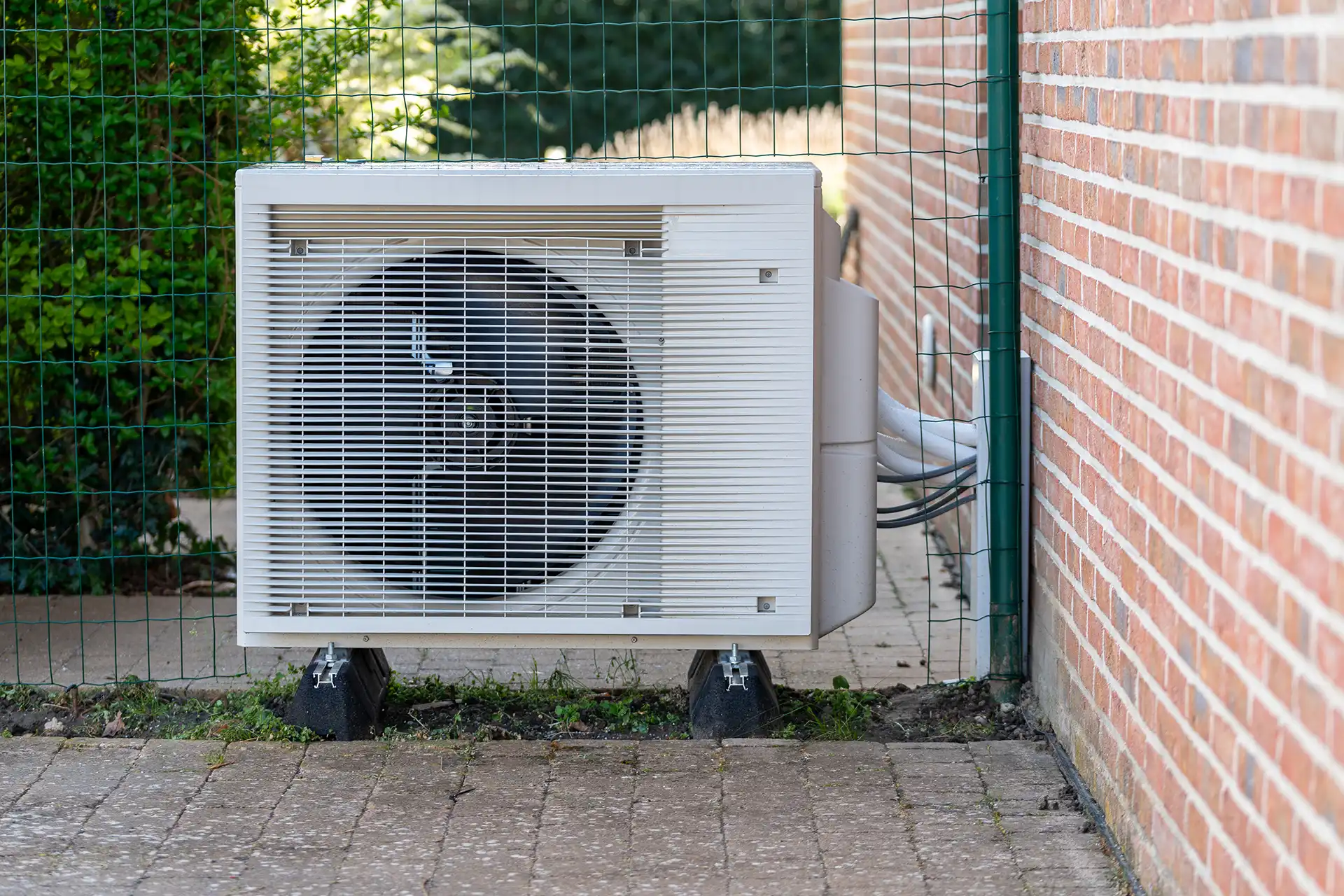 Save on HVAC service while making home comfort easier to manage. Explore the Com4t Club for HVAC discounts, priority service, repair savings, and more.