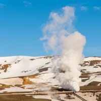Geothermal energy system extracting heat from the ground for building heating