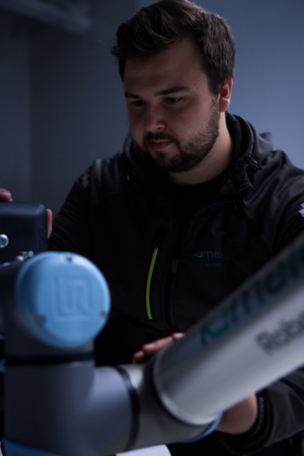 Integrering av samarbeidende roboter i produksjonsmiljøet