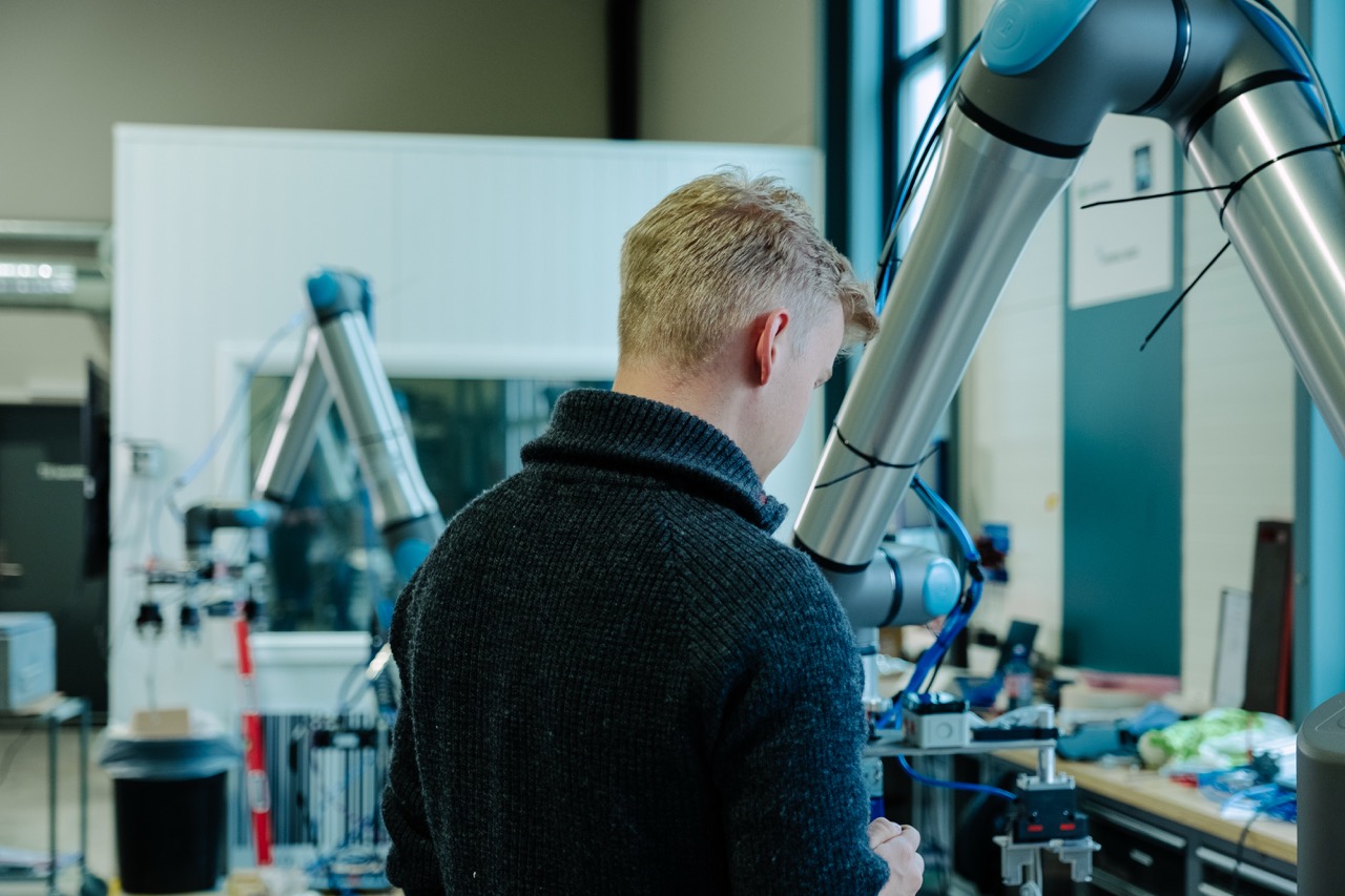 Mange roboter levert før jul