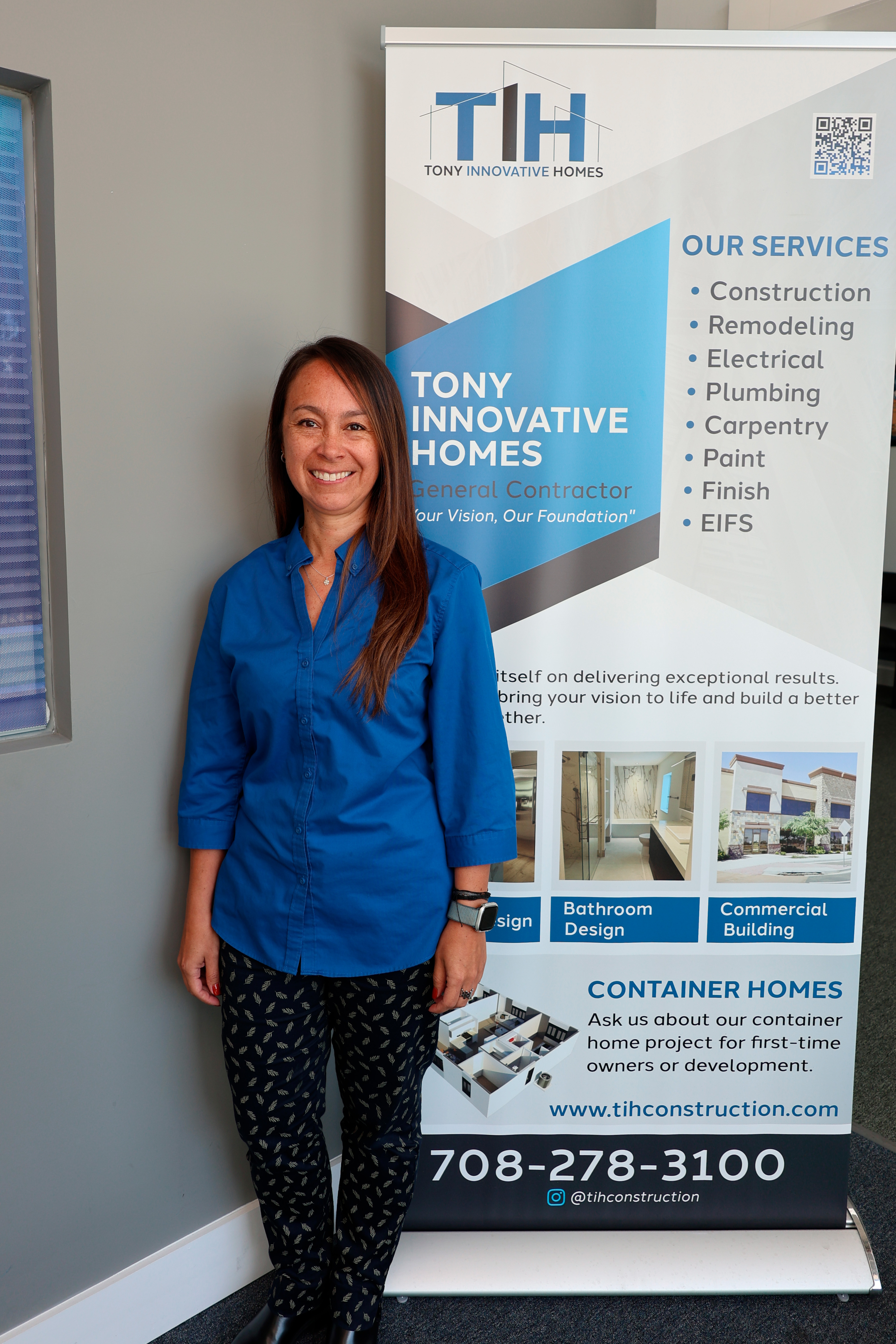 [headshot] image of customer (for an author & writer)