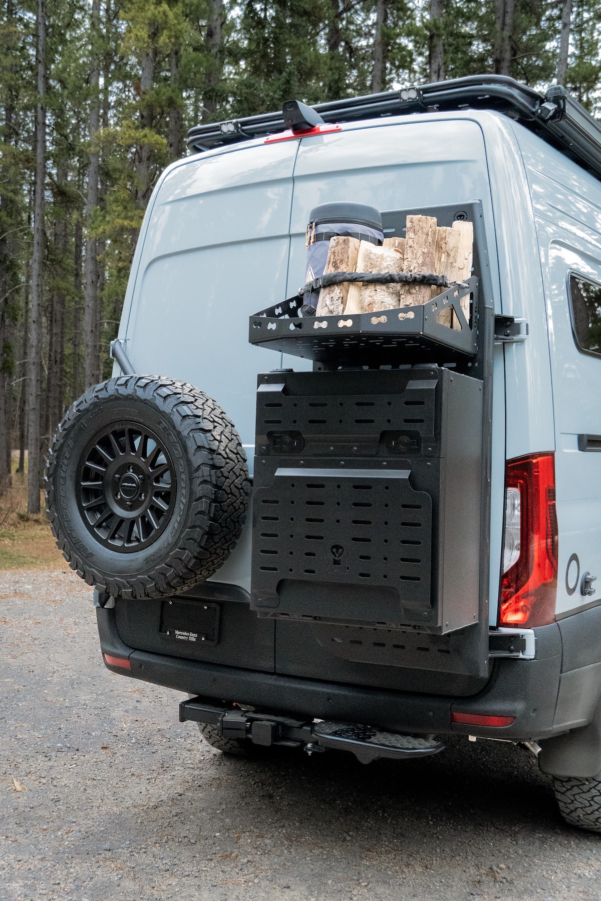 Owl Vans Monster Box 30 + Gear Basket