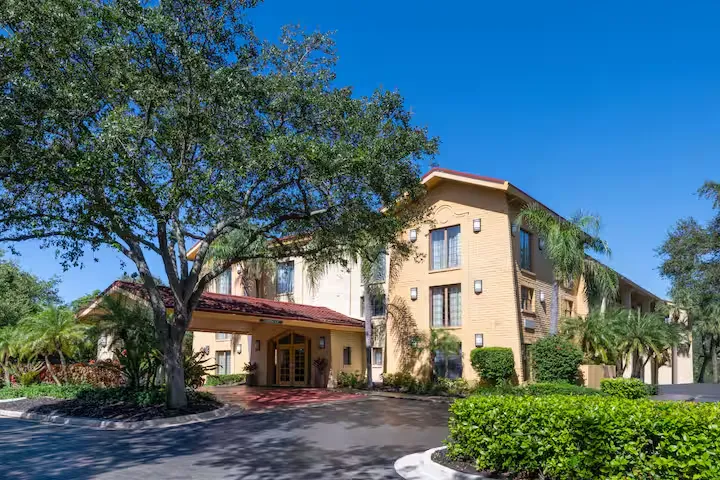 A welcoming residential building surrounded by palm trees in Deerfield Beach, insured through an independent insurance agency in South Florida.