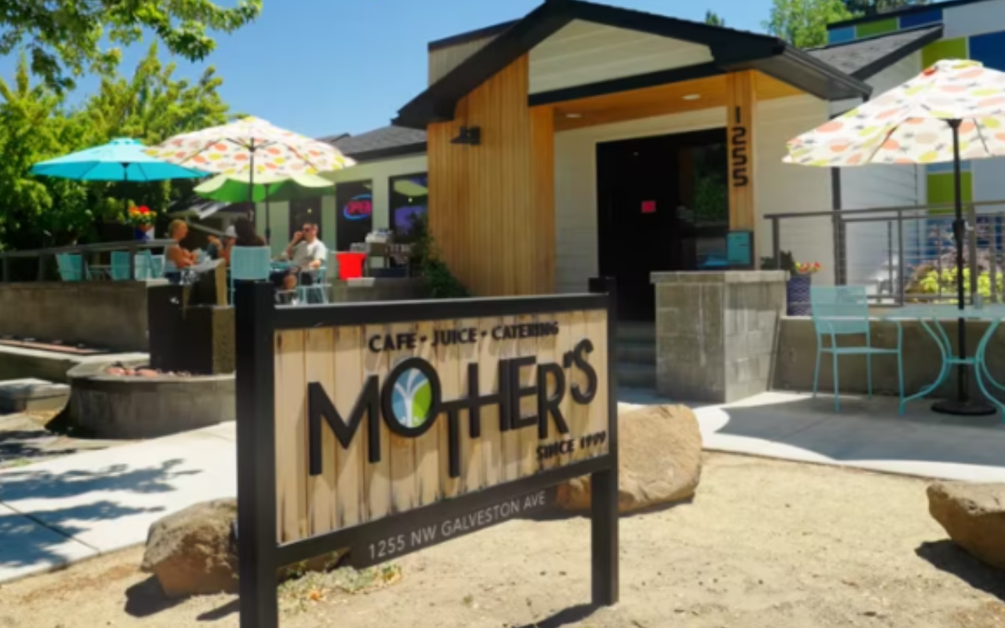 Mother's Juice Cafe exterior
