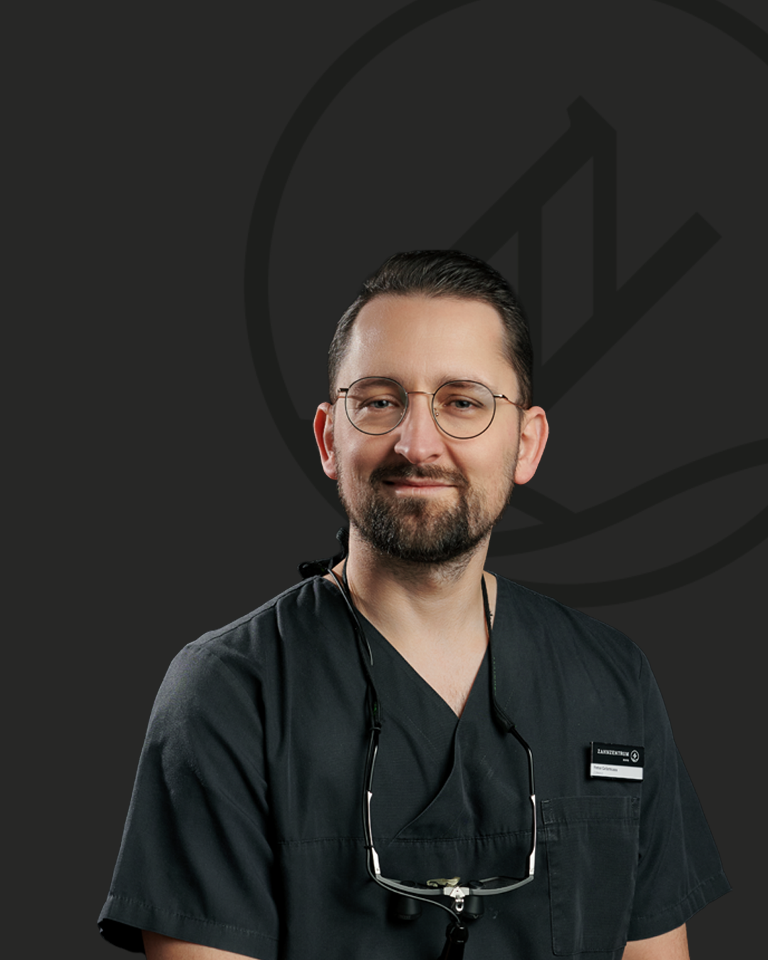 Portraitfoto von Peter Gehrmann, Angestellter Zahnarzt, Tätigkeitsschwerpunkt Endodontologie im Zahnzentrum Nord Emden