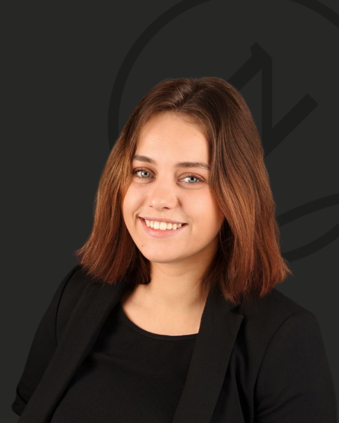 Portraitfoto von Anna Bakker, Rezeption im Zahnzentrum Nord Emden