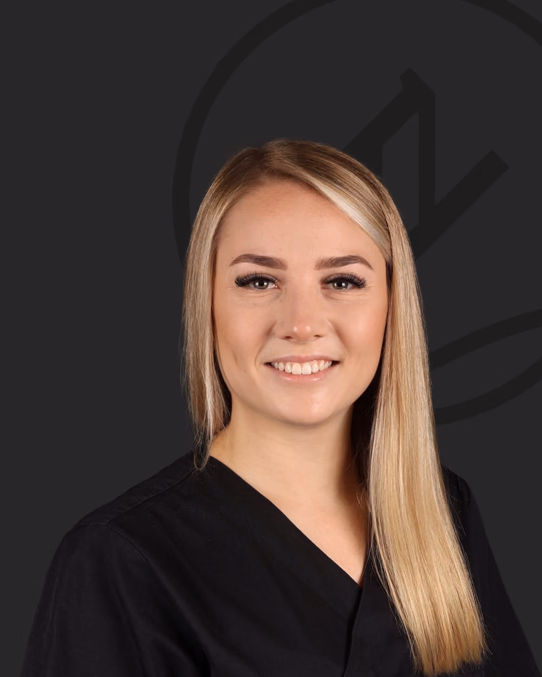 Portraitfoto von Lina Friedrich, Zahnmedizinische Fachangestellte, Teamleitung Chirurgie und Implantologie im Zahnzentrum Nord Emden