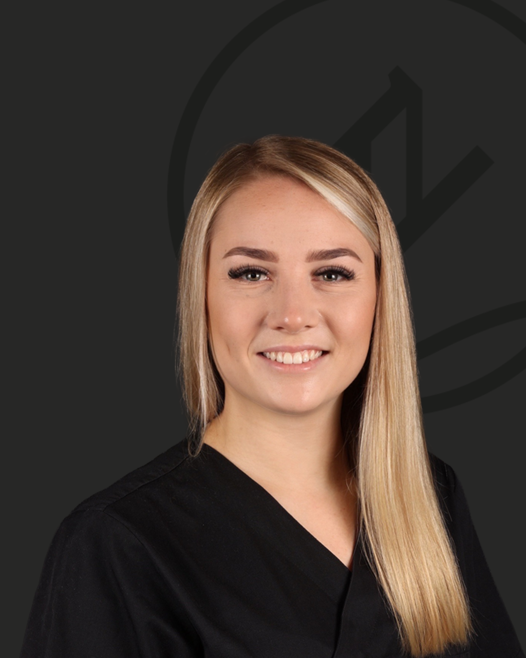 Portraitfoto von Lina Friedrich, Zahnmedizinische Fachangestellte, Teamleitung Chirurgie und Implantologie im Zahnzentrum Nord Emden