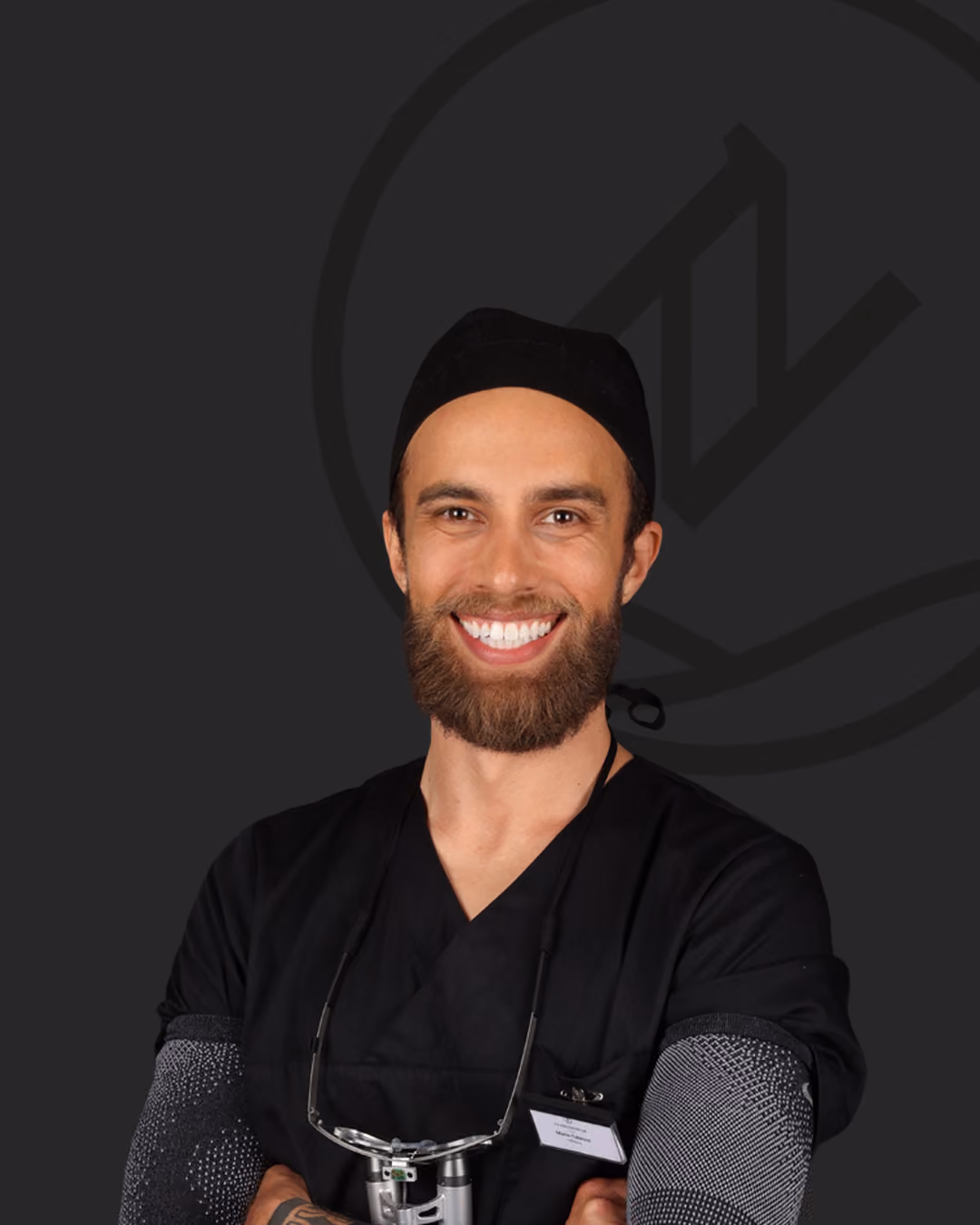 Portraitfoto von Mario Tolanov, Angestellter Zahnarzt, Spezialist für Endodontie im Zahnzentrum Nord Emden